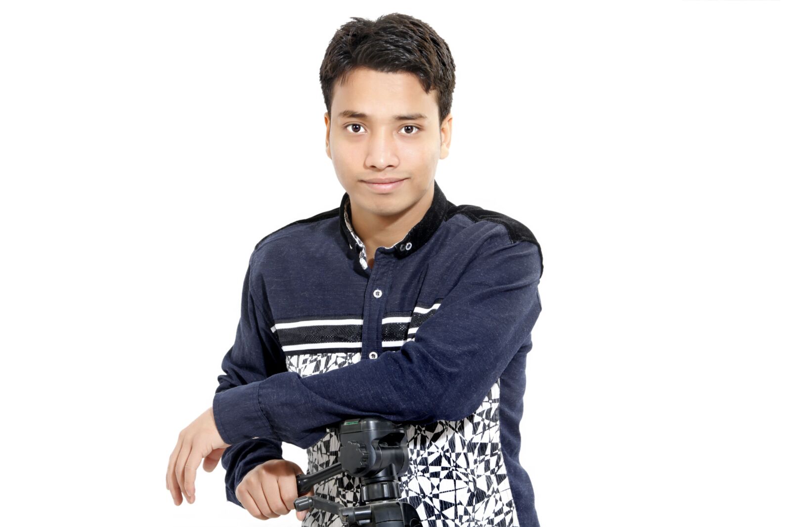 Canon EOS 5D Mark II sample photo. Casual shirt, tripod, smart photography