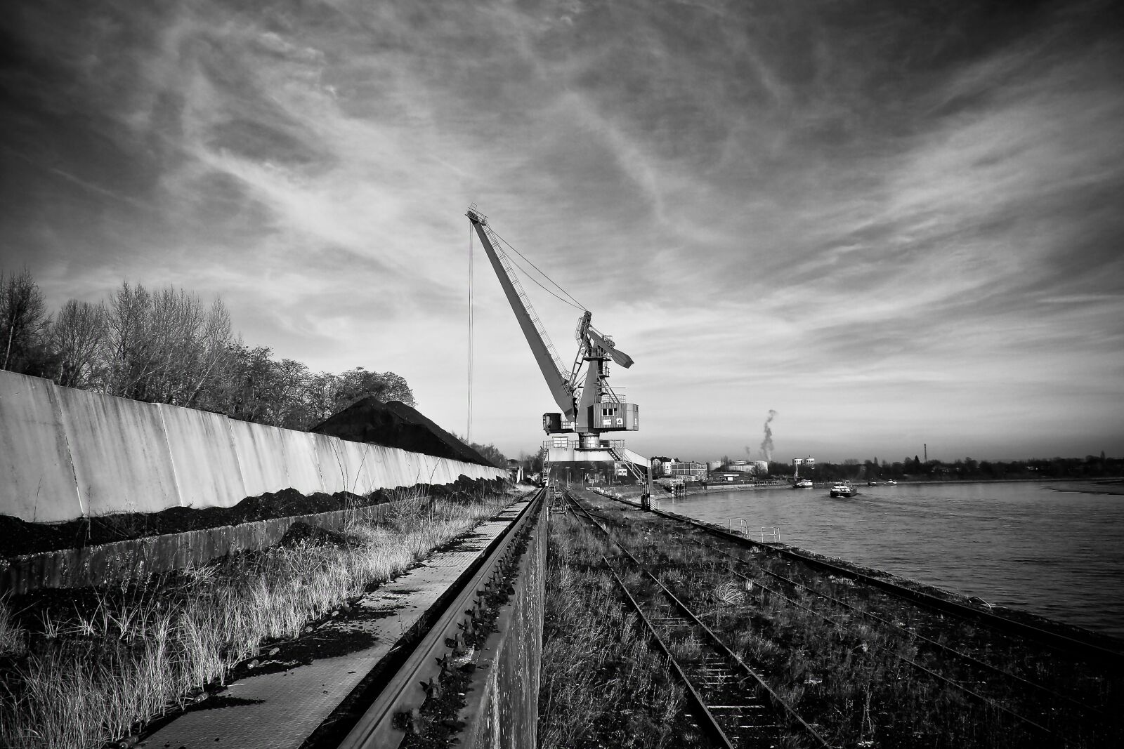 Olympus OM-D E-M10 sample photo. Port, crane, harbour crane photography