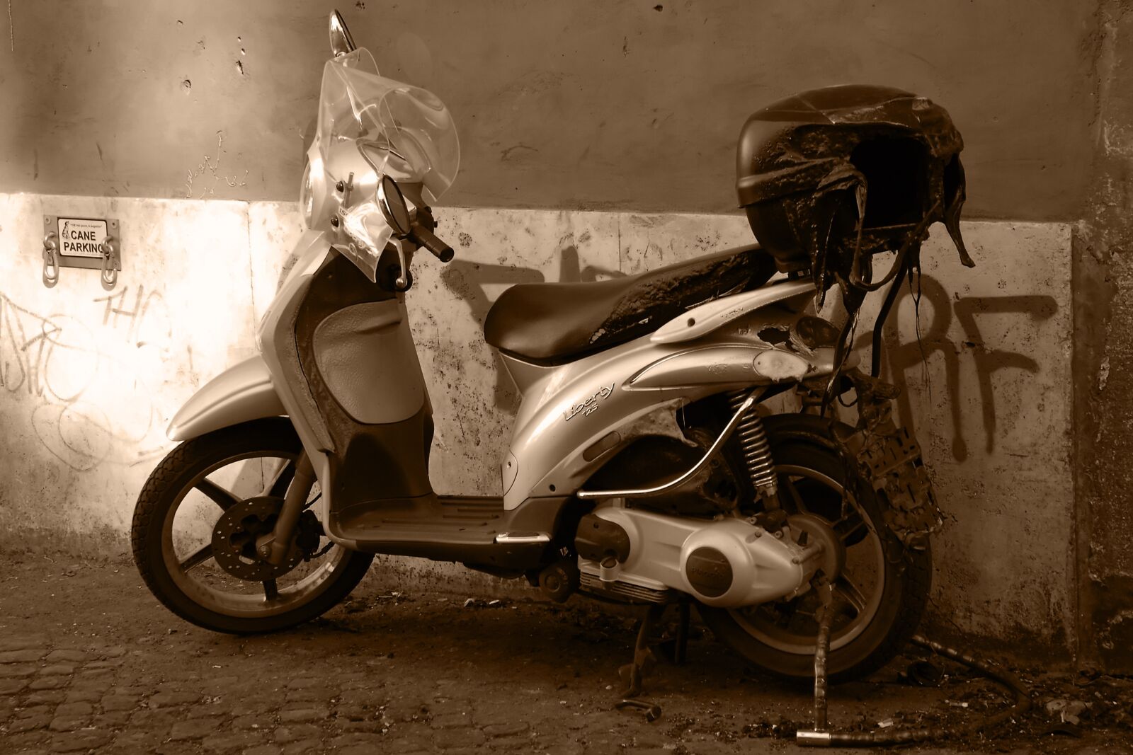 Nikon D80 sample photo. Moped, burned, rome photography