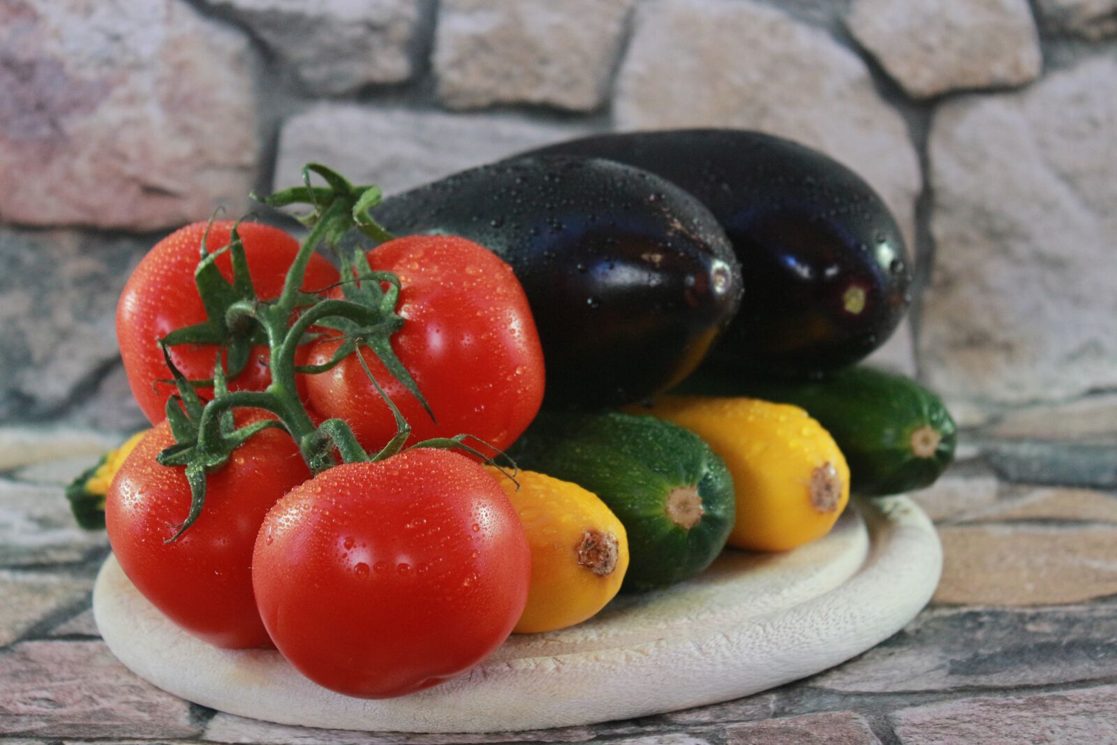 Canon EF-S 18-55mm F3.5-5.6 IS sample photo. Vegetables, zucchini, food photography