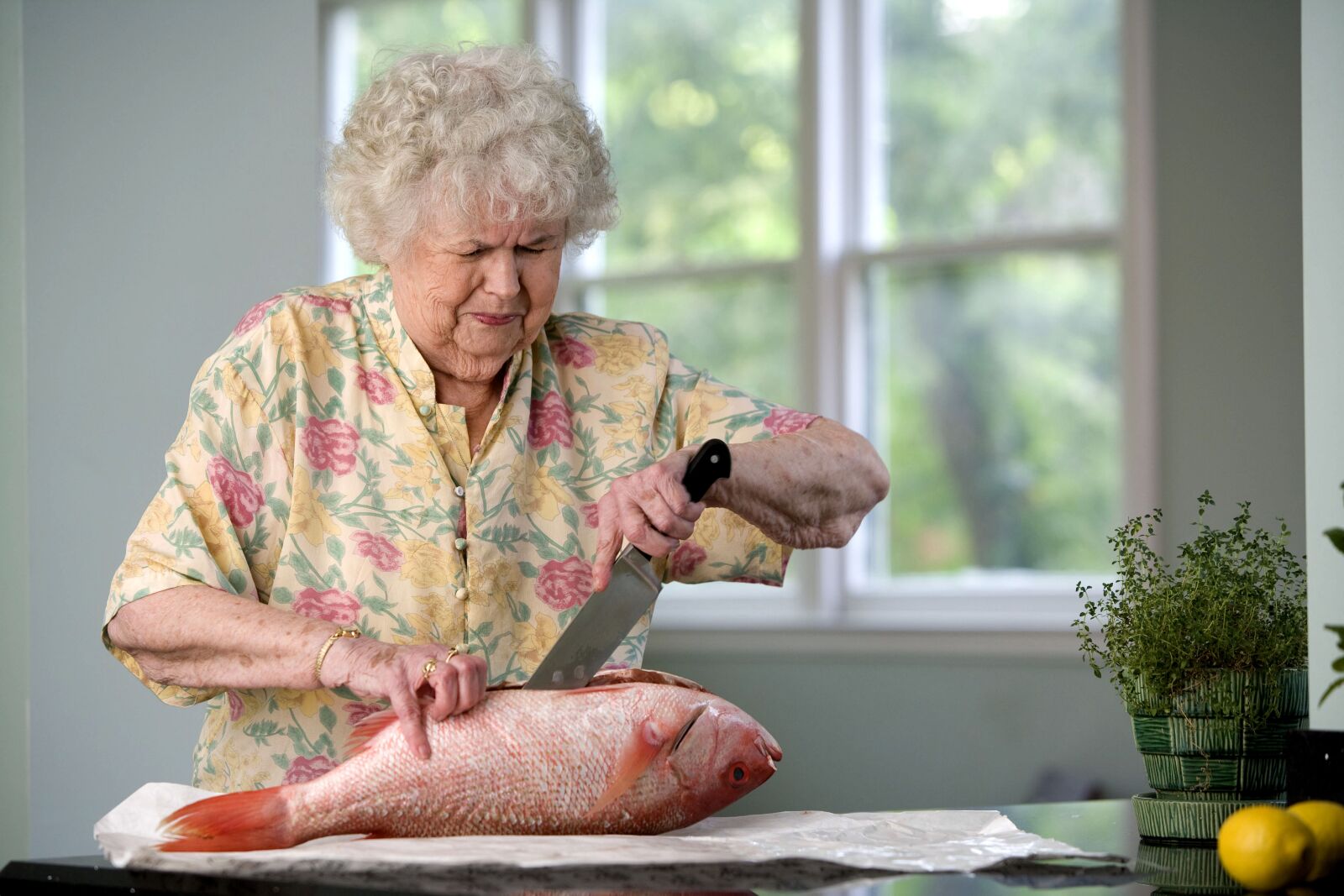 Canon EOS-1Ds Mark II sample photo. Caucasian, woman, filleting, fish photography