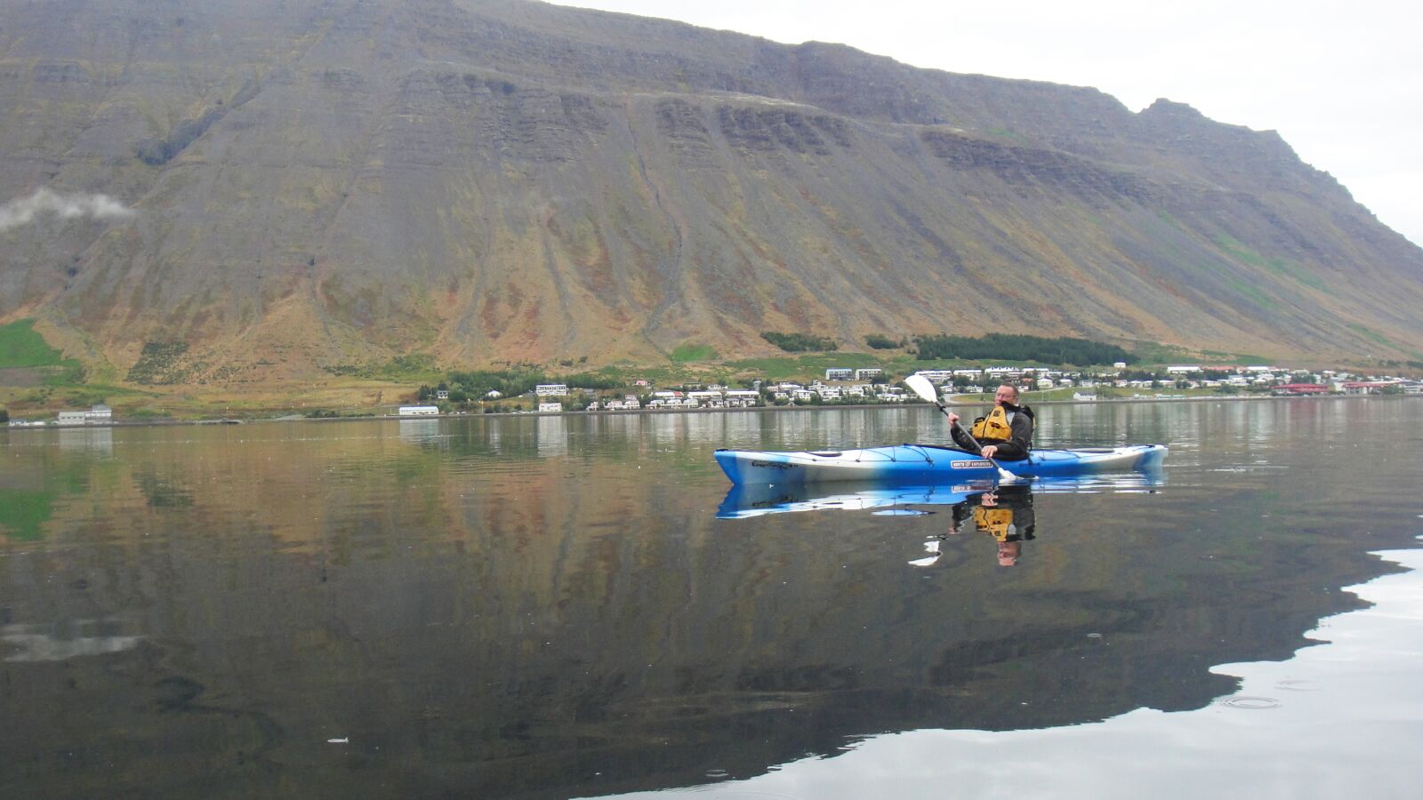 Sony DSC-TX1 sample photo. Kayak, isafjordur, iceland photography