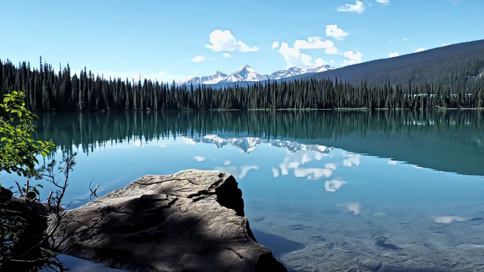 Olympus OM-D E-M10 sample photo. Canada, emerald lake, landscape photography
