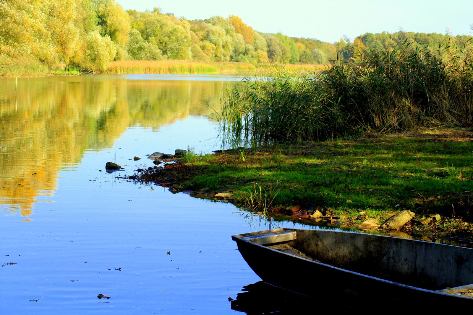 Canon EOS 1200D (EOS Rebel T5 / EOS Kiss X70 / EOS Hi) sample photo. Lake, pond, boat photography