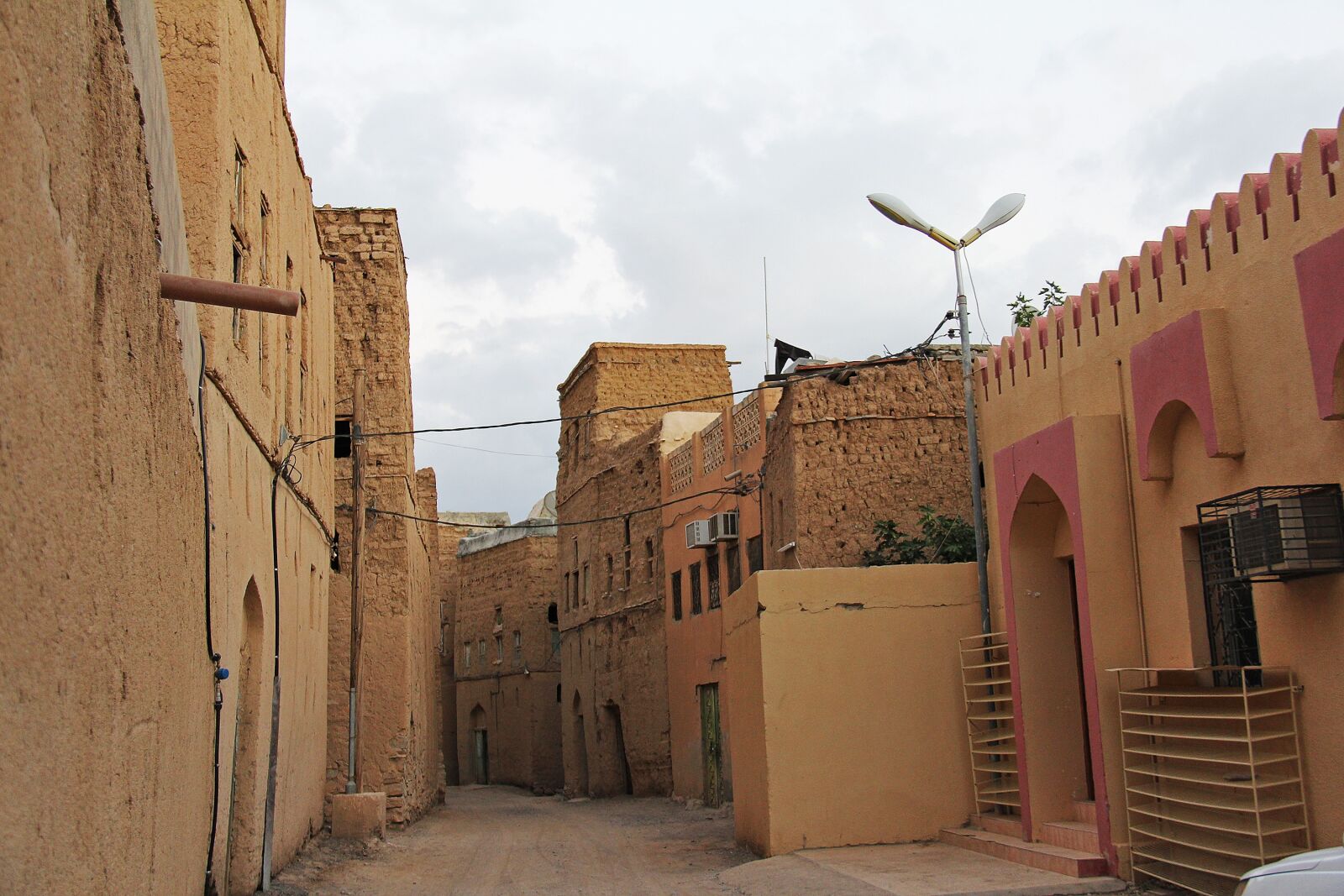 Canon EF-S 18-200mm F3.5-5.6 IS sample photo. Al hamra, nizwa, oman photography