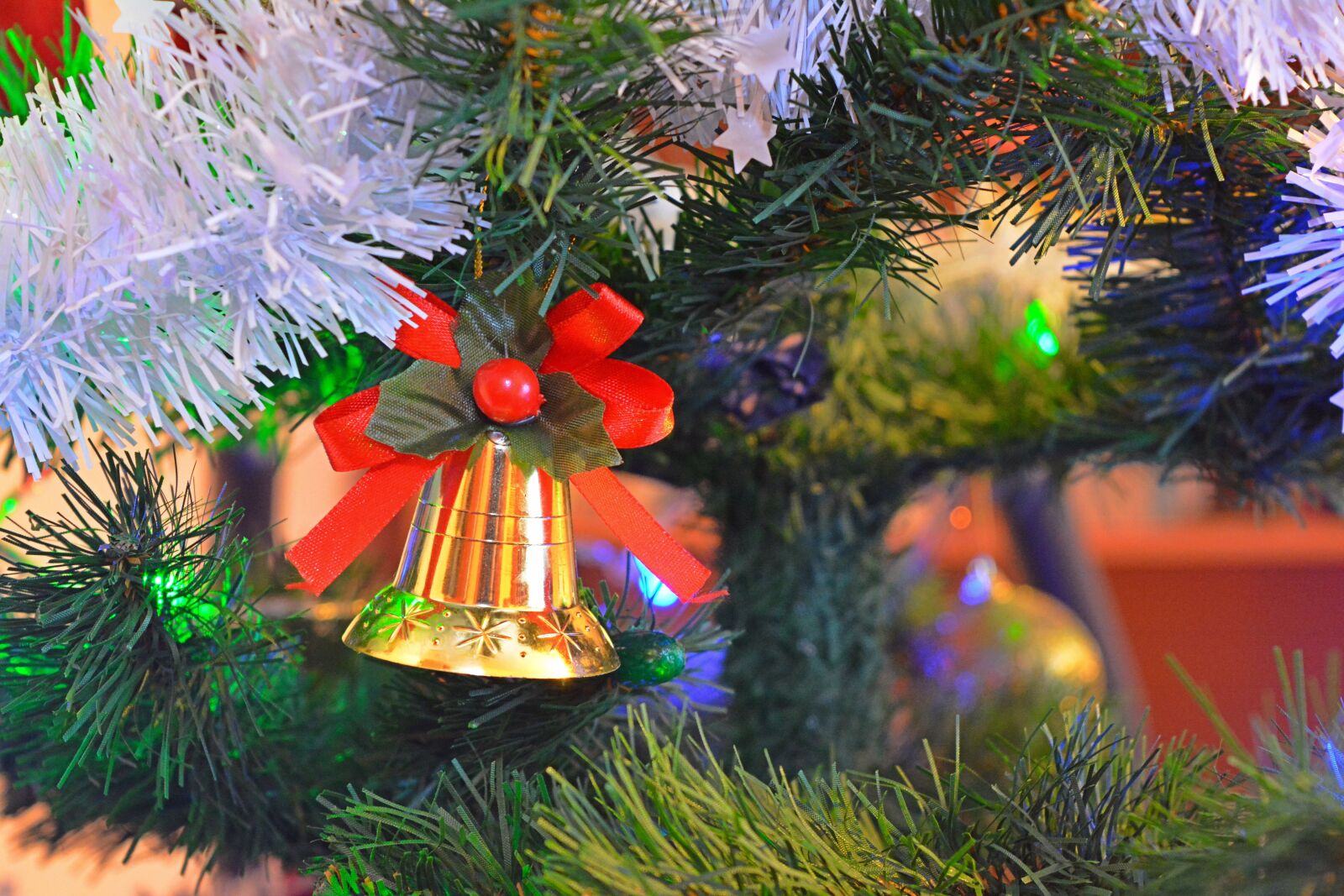 Nikon D5200 sample photo. Christmas, brad, artificial christmas photography