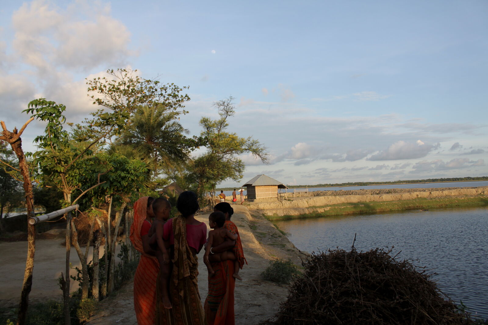 Canon EOS 500D (EOS Rebel T1i / EOS Kiss X3) sample photo. Bangladesh, canal, fisherman, nature photography