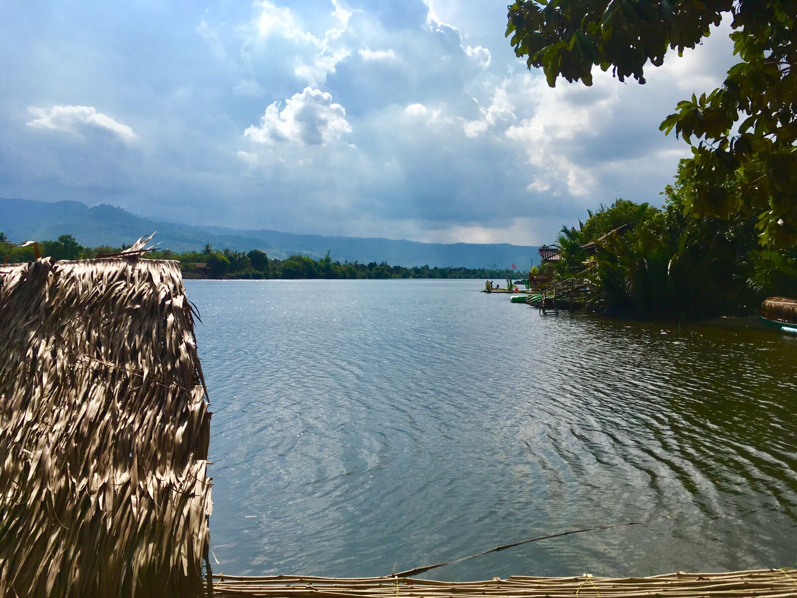 iPhone SE back camera 4.15mm f/2.2 sample photo. River photography