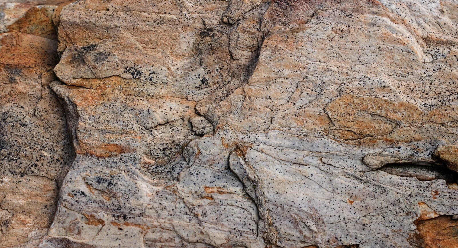Sony Alpha DSLR-A100 sample photo. Background, boulder, landscape photography