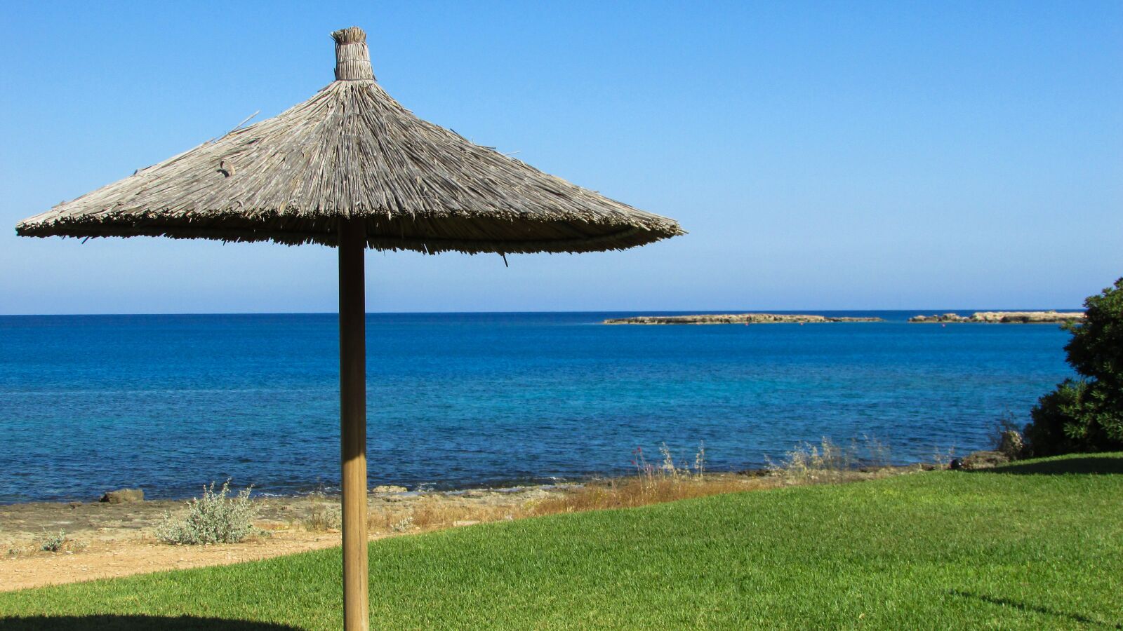 Canon PowerShot SX400 IS sample photo. Umbrella, sea, coast photography