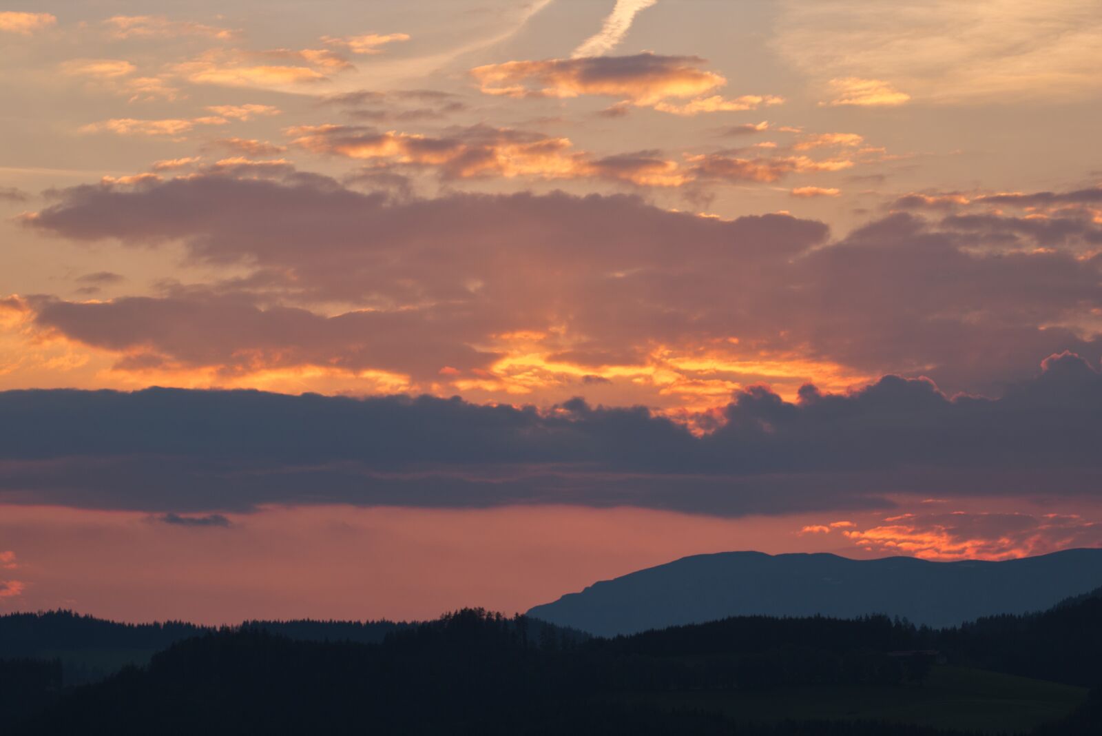 Canon EOS 750D (EOS Rebel T6i / EOS Kiss X8i) sample photo. Sunset, mountains, landscape photography