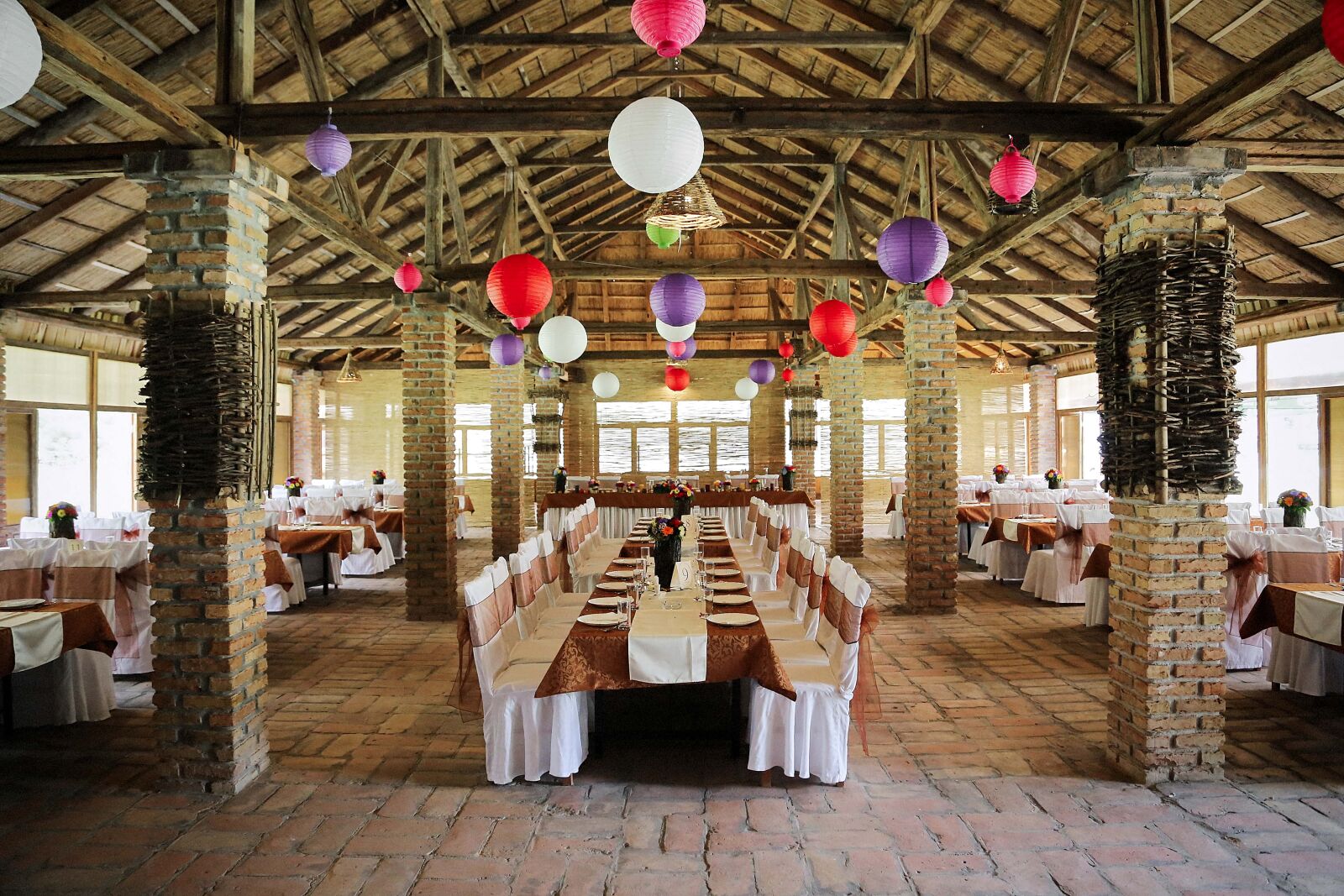 Canon EF 24-105mm F4L IS USM sample photo. Restaurant, dining, table, interior photography