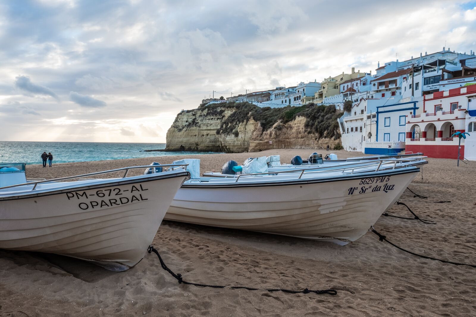 Fujifilm X-T2 + Fujifilm XF 16mm F1.4 R WR sample photo. Boats, beach, algarve photography