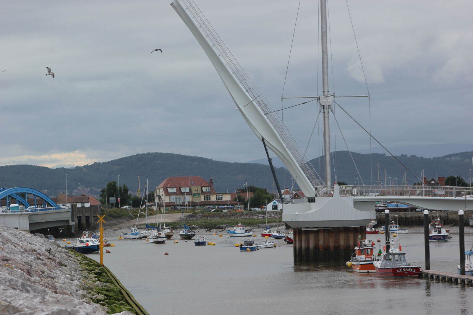 Canon EF 75-300mm f/4-5.6 sample photo. Beach, boats, crane, dock photography