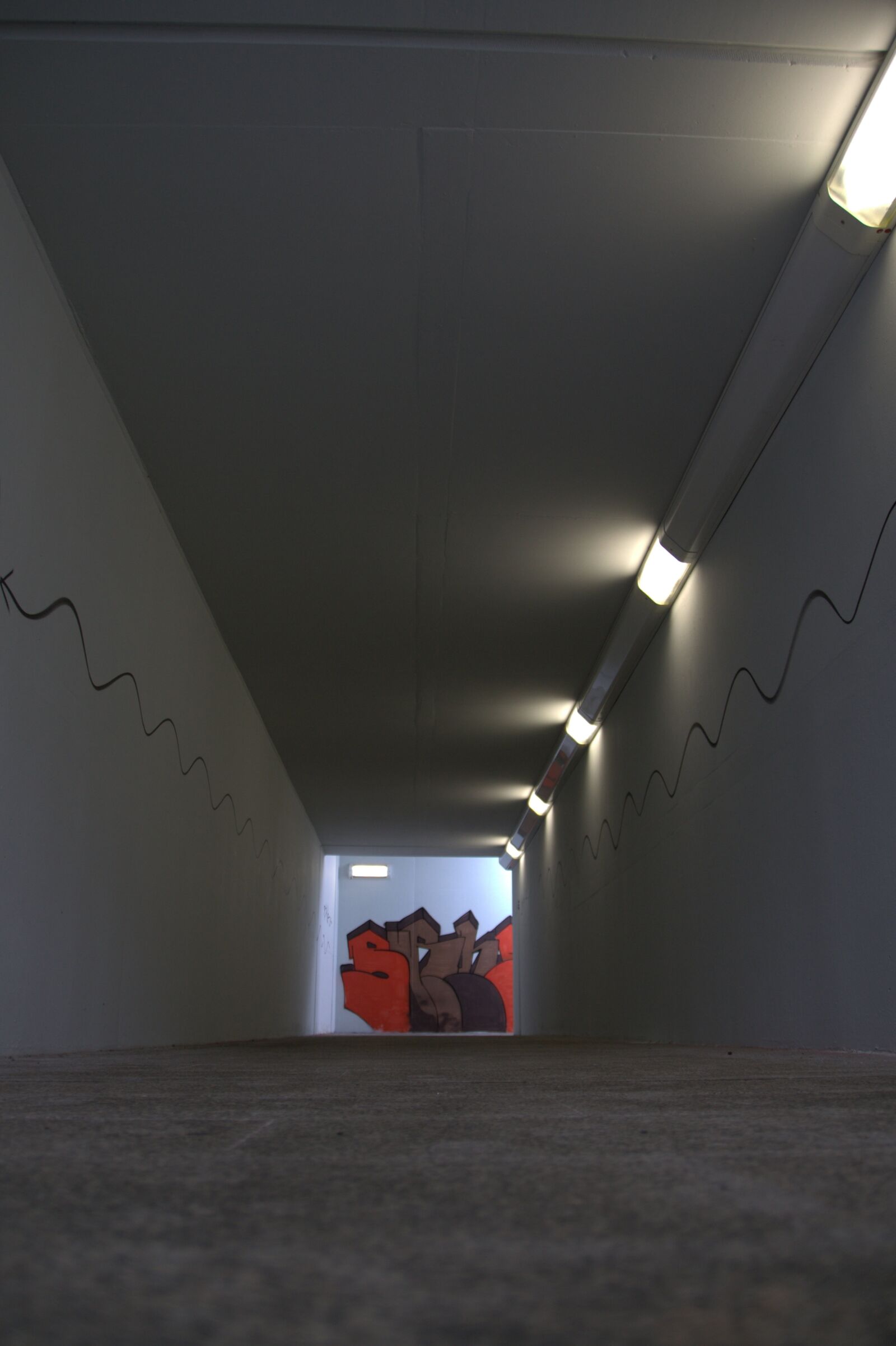 Canon EOS 450D (EOS Rebel XSi / EOS Kiss X2) sample photo. Tunnel, underpass, railway station photography