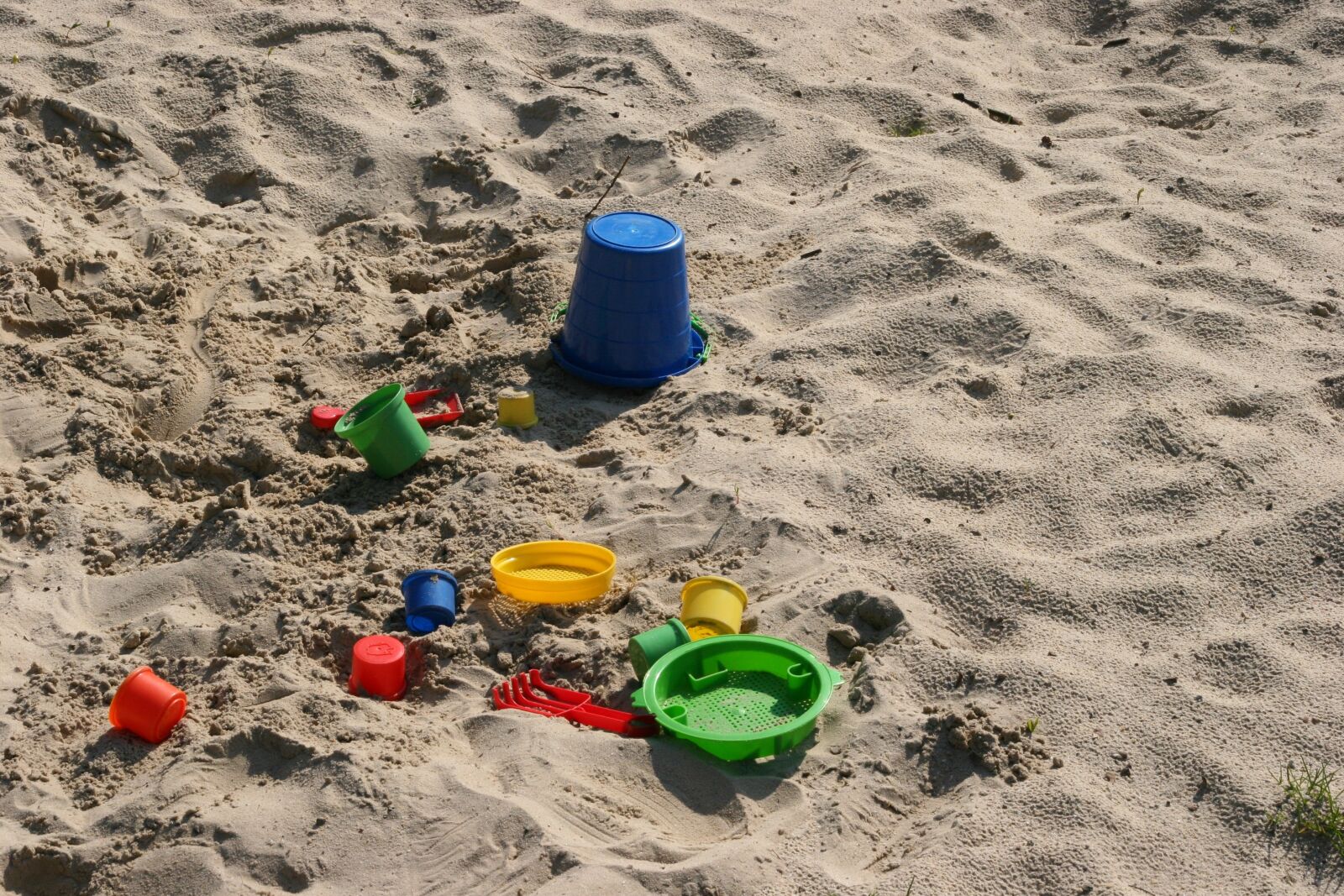 Canon EOS 20D sample photo. Playground, sand pit, children photography