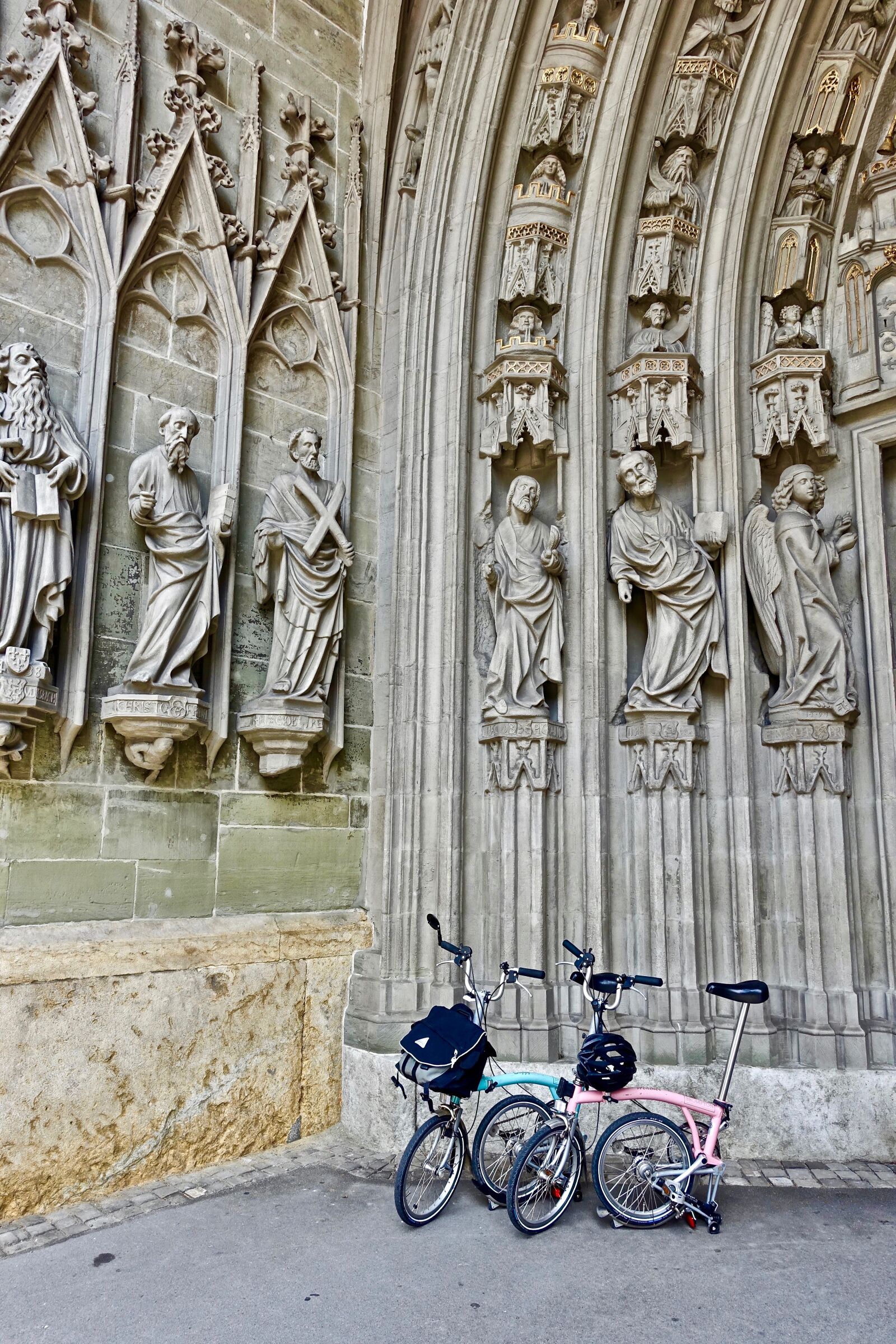 Sony Cyber-shot DSC-RX100 III sample photo. Sculptures, cathedral, statues photography