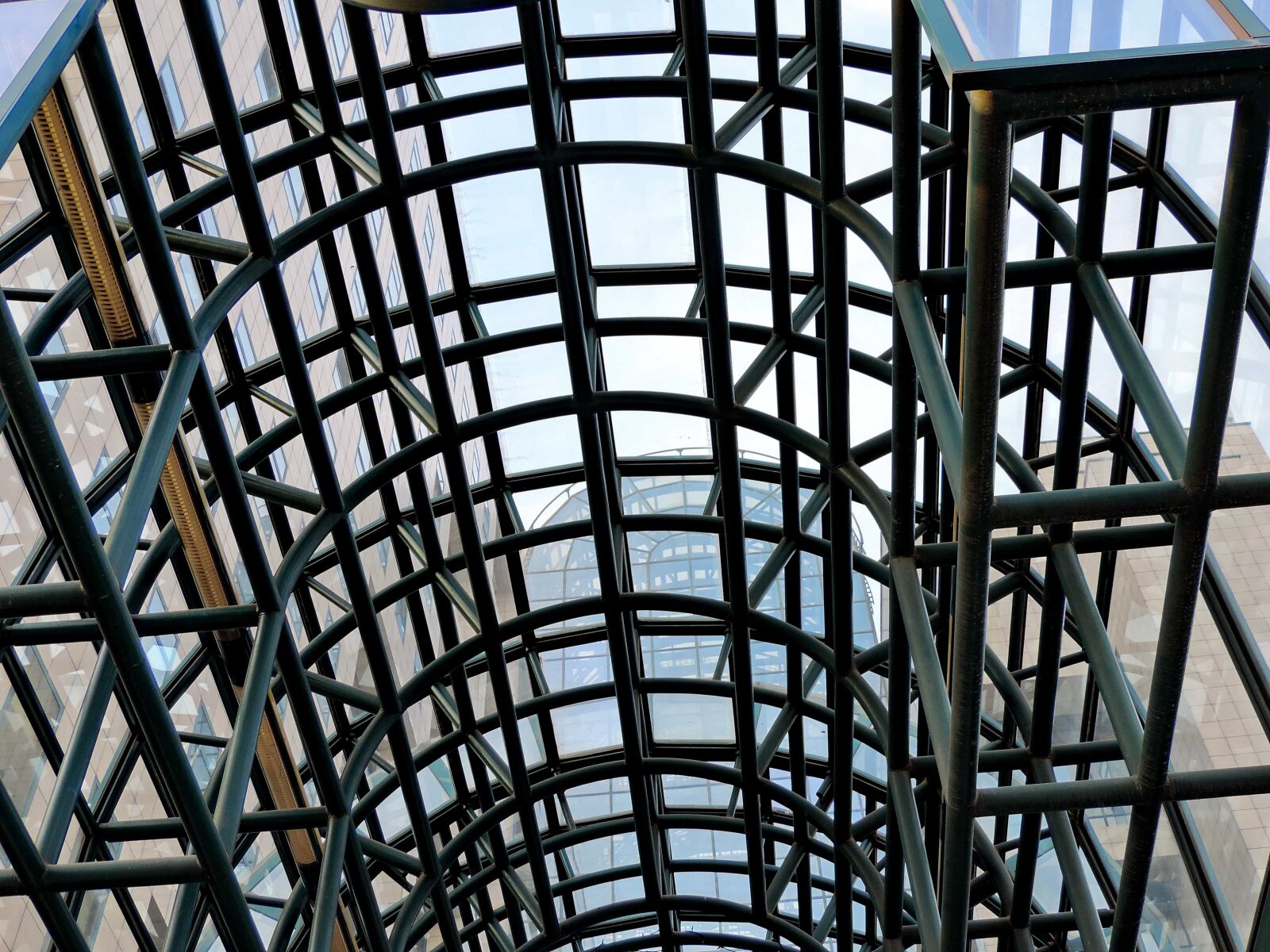 Nikon Coolpix P520 sample photo. Construction, downtown, iron, steel photography