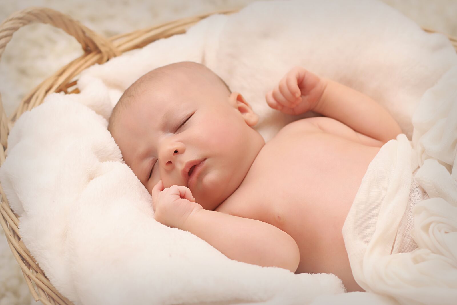 Canon EOS 70D + Canon EF 50mm F1.8 II sample photo. Newborn, baby, feet photography