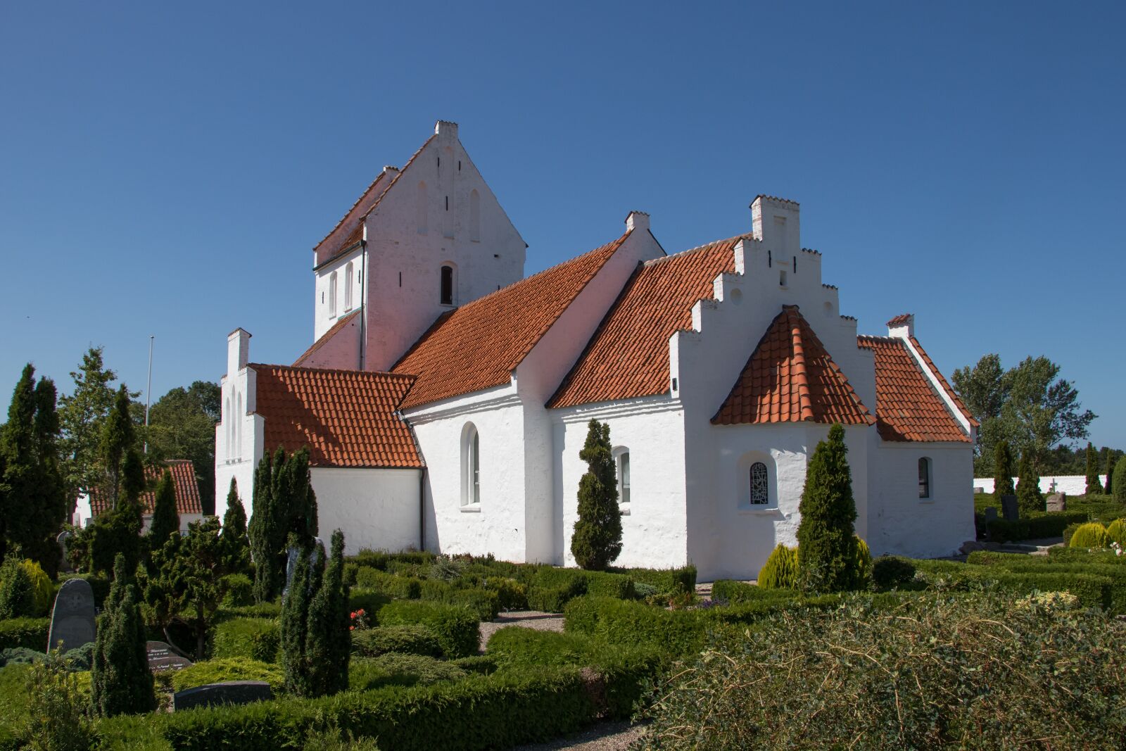 Canon EF-S 18-135mm F3.5-5.6 IS USM sample photo. Church, danish, white photography