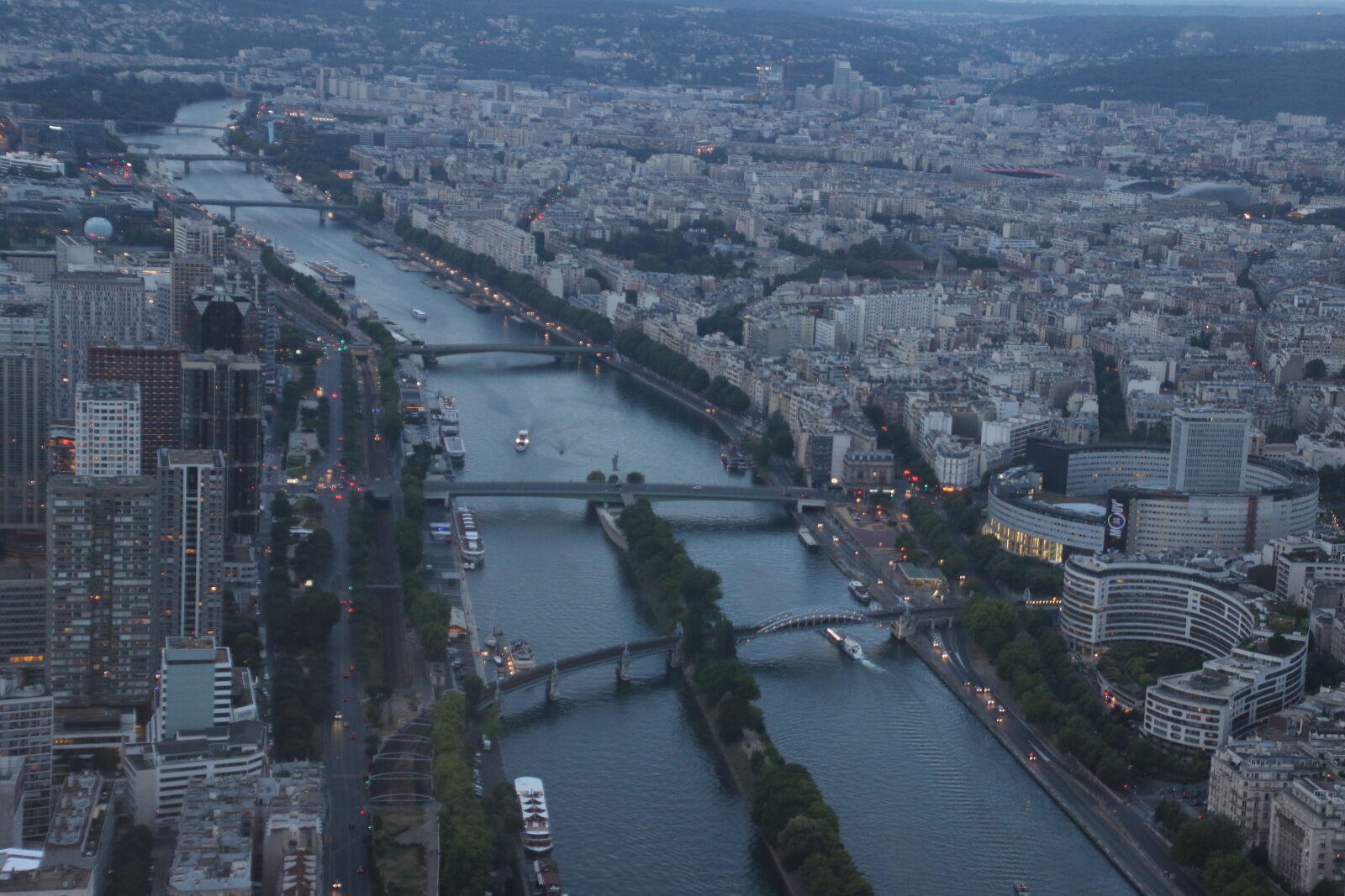 Canon EOS 7D Mark II sample photo. Bridge, buildings, city, concrete photography
