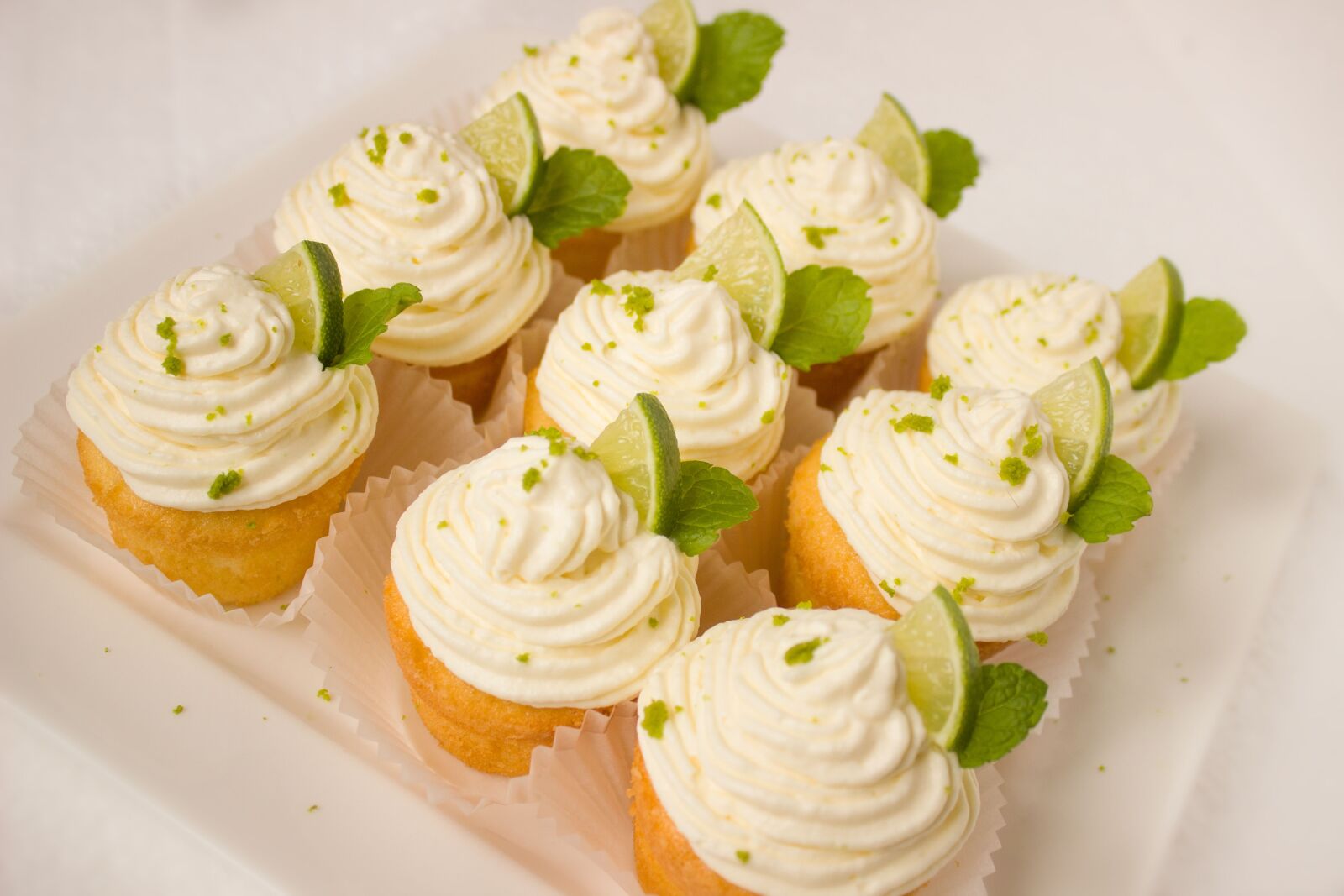 Canon EOS 600D (Rebel EOS T3i / EOS Kiss X5) sample photo. Caipirinha, muffins, cake photography