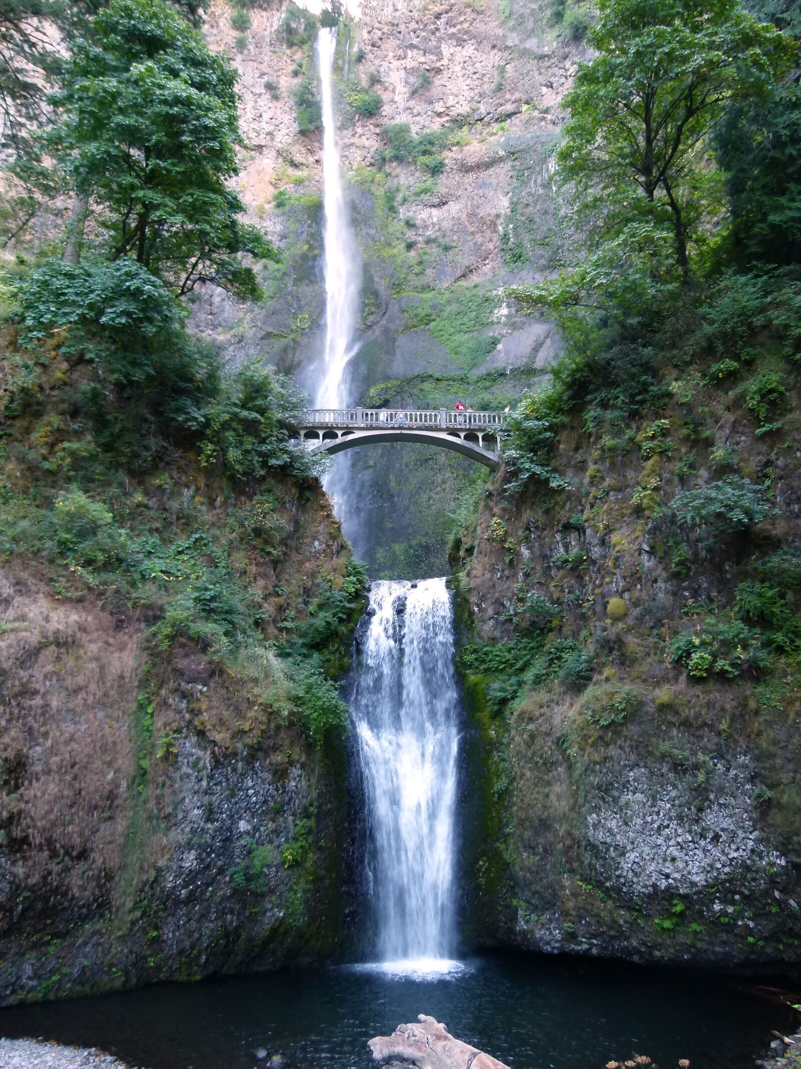 Panasonic Lumix DMC-FZ100 sample photo. Multnomah falls, mountain, water photography