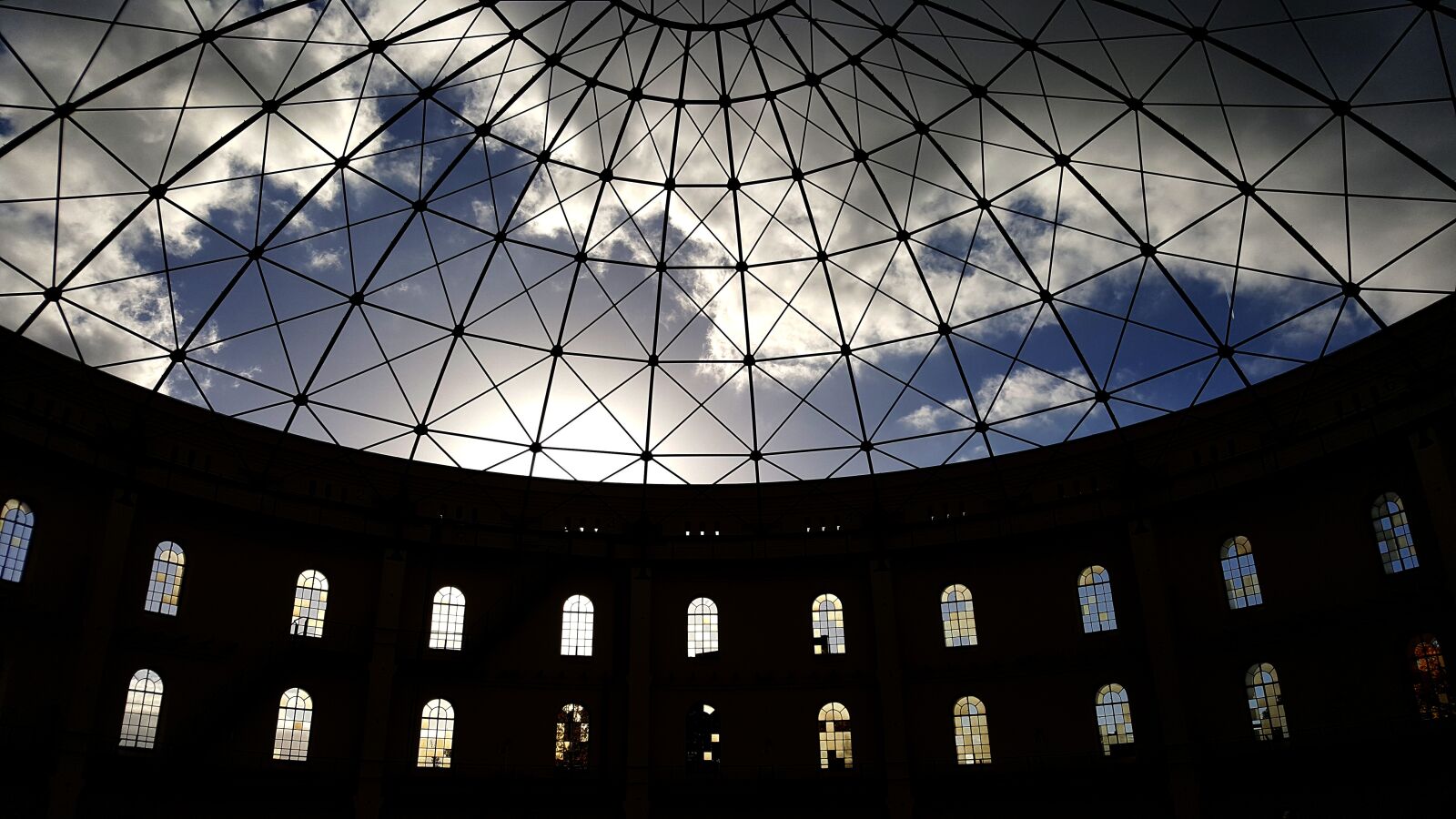 Samsung Galaxy S6 sample photo. Architecture, modern, gasometer photography