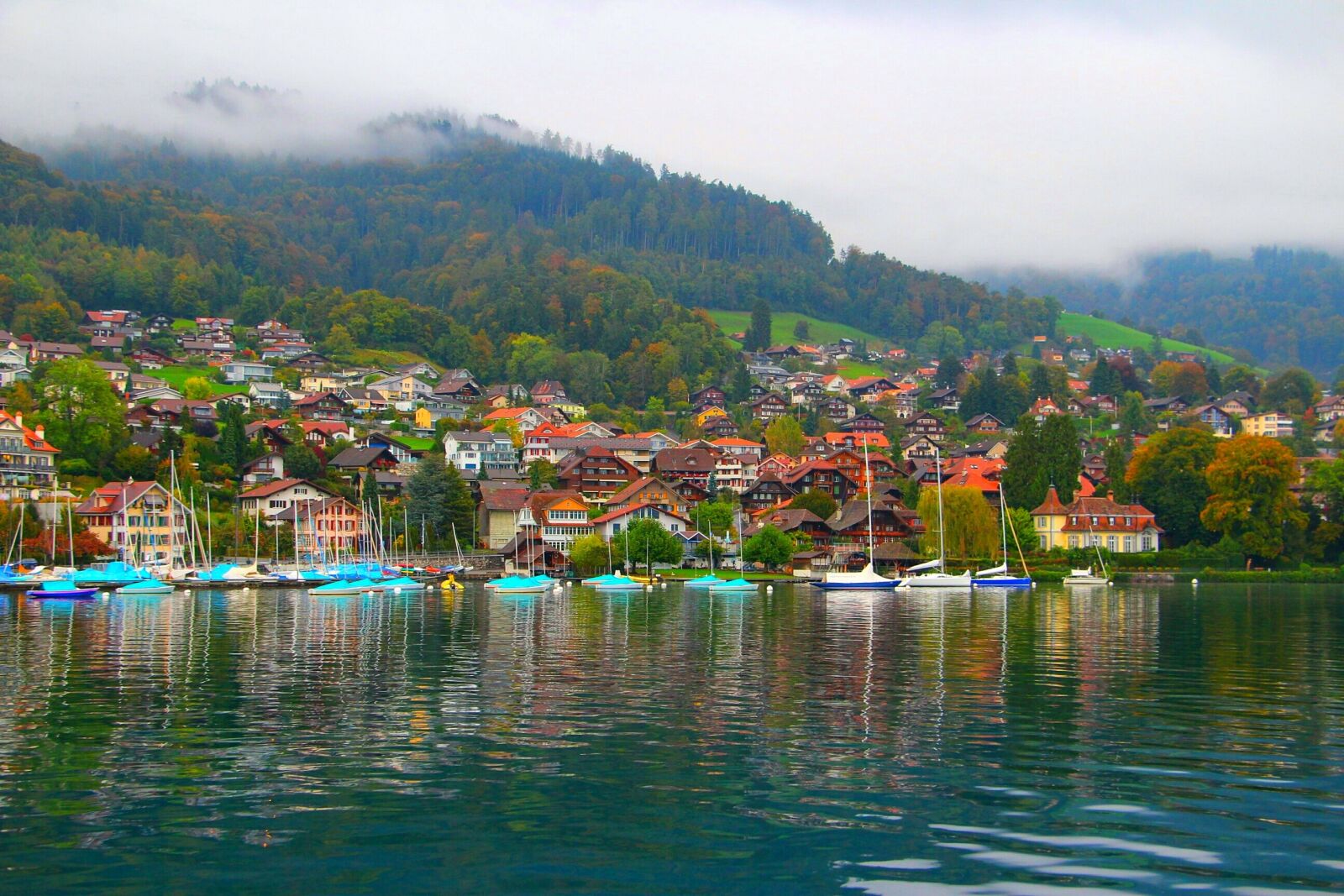 Canon EOS 100D (EOS Rebel SL1 / EOS Kiss X7) sample photo. Village, lake thun, switzerland photography
