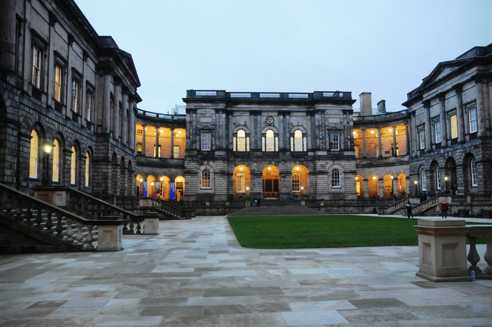 Nikon D300 sample photo. Edinburgh, courtyard, night photography