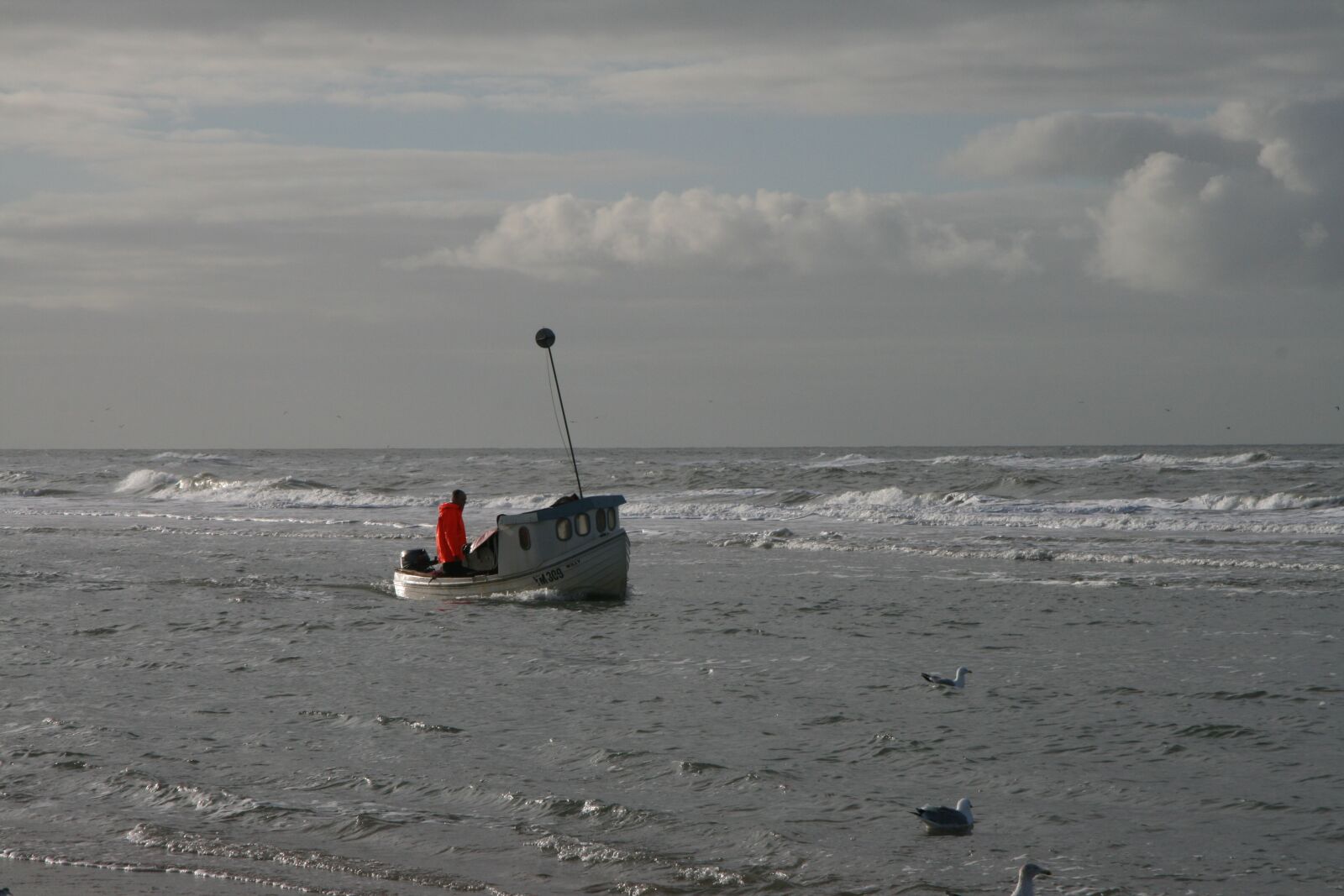Canon EOS 400D (EOS Digital Rebel XTi / EOS Kiss Digital X) sample photo. Egmond, small fishersboat, at photography