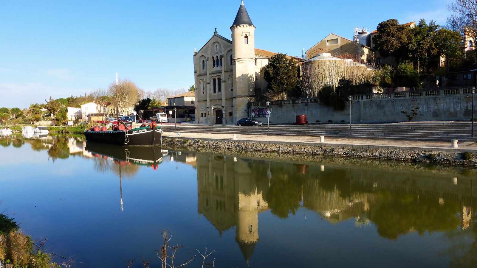 Panasonic Lumix DMC-ZS25 (Lumix DMC-TZ35) sample photo. Architecture, channel, peniche photography
