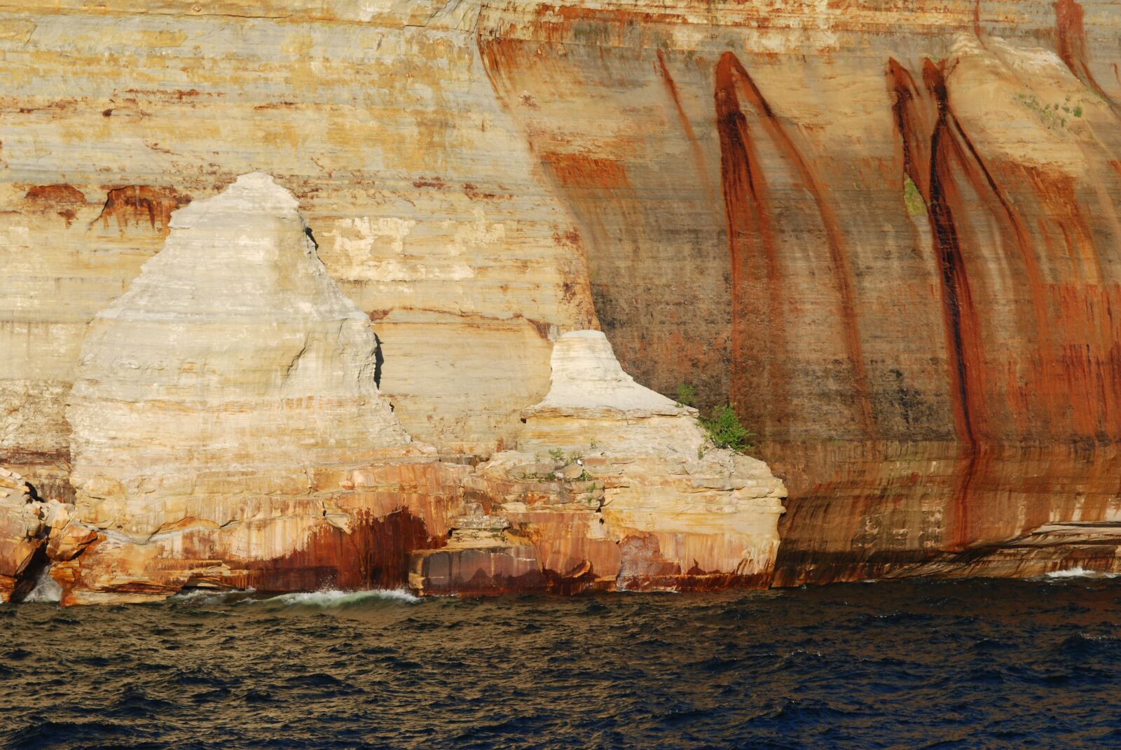 Nikon D80 sample photo. Rocks, cliff, lake photography