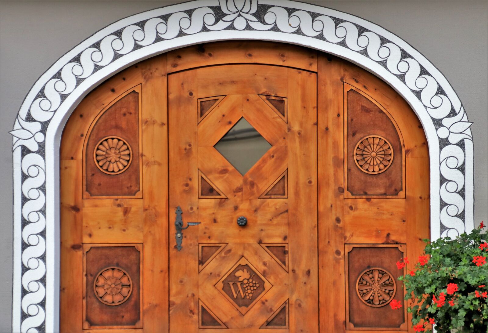 Canon EOS 80D sample photo. Entrance, old, closed photography