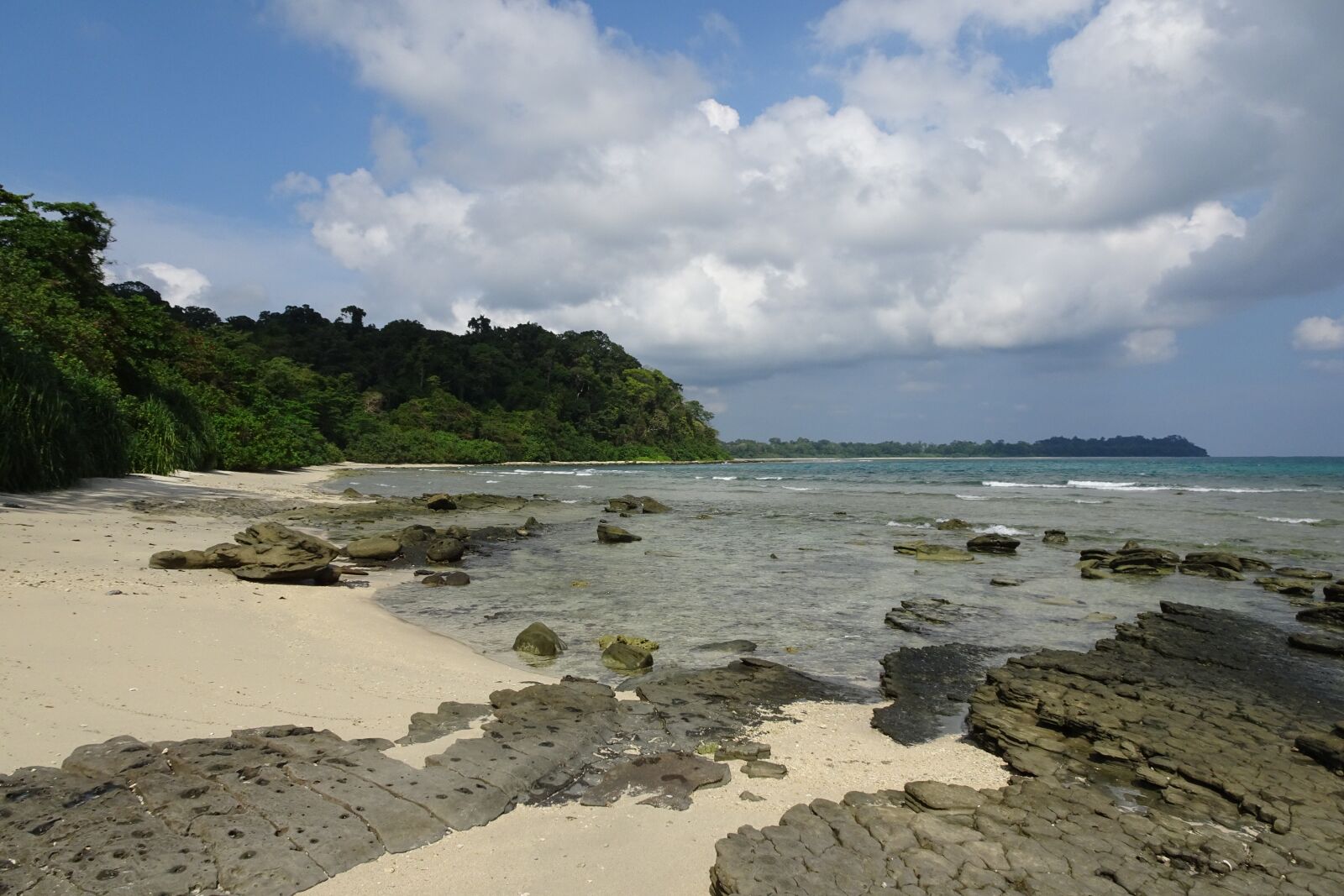 Sony Cyber-shot DSC-HX90V sample photo. Beach, rocky, coral reef photography