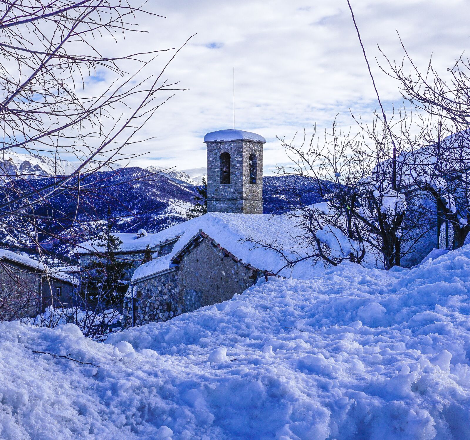 Sony E 16-50mm F3.5-5.6 PZ OSS sample photo. Snow, winter, cold photography