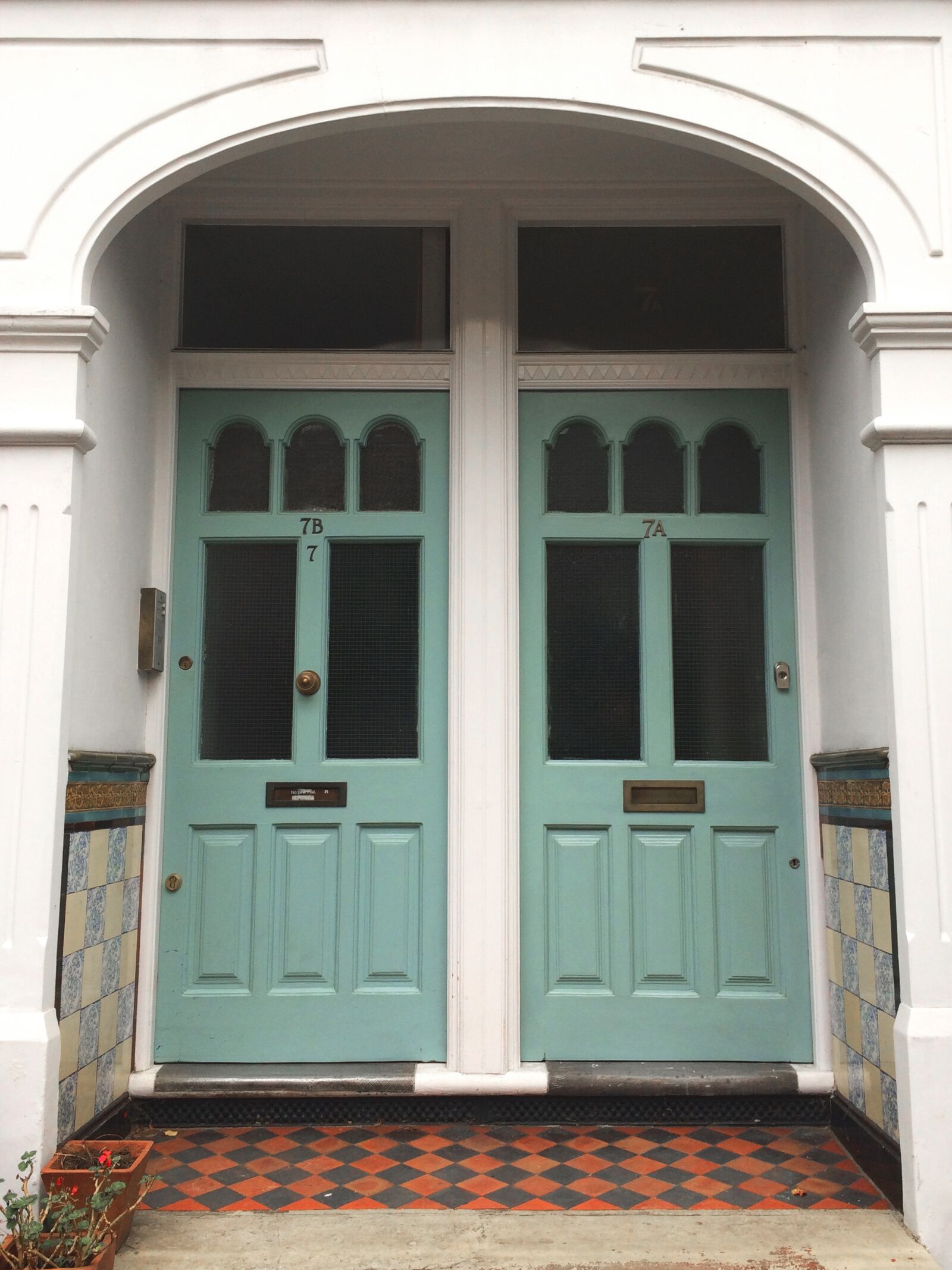 iPhone 5s back camera 4.15mm f/2.2 sample photo. Door, classic, architecture photography