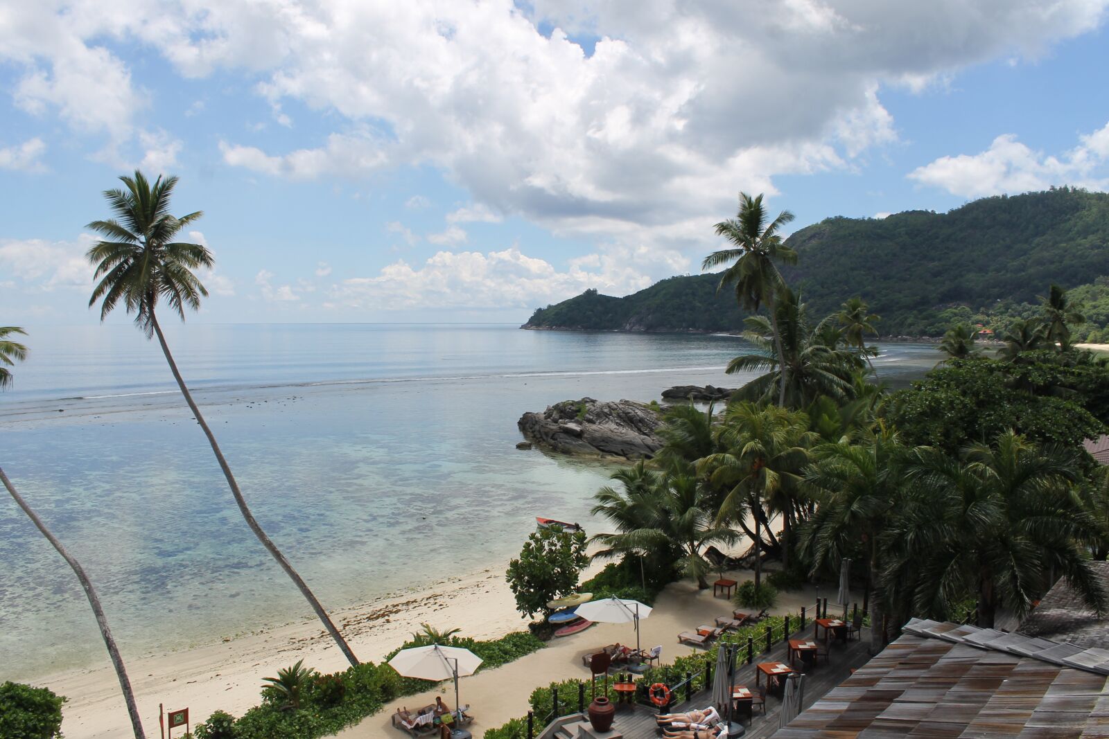 Canon EOS 1100D (EOS Rebel T3 / EOS Kiss X50) + Canon EF-S 18-55mm F3.5-5.6 IS II sample photo. Seychelles, palm trees, beach photography