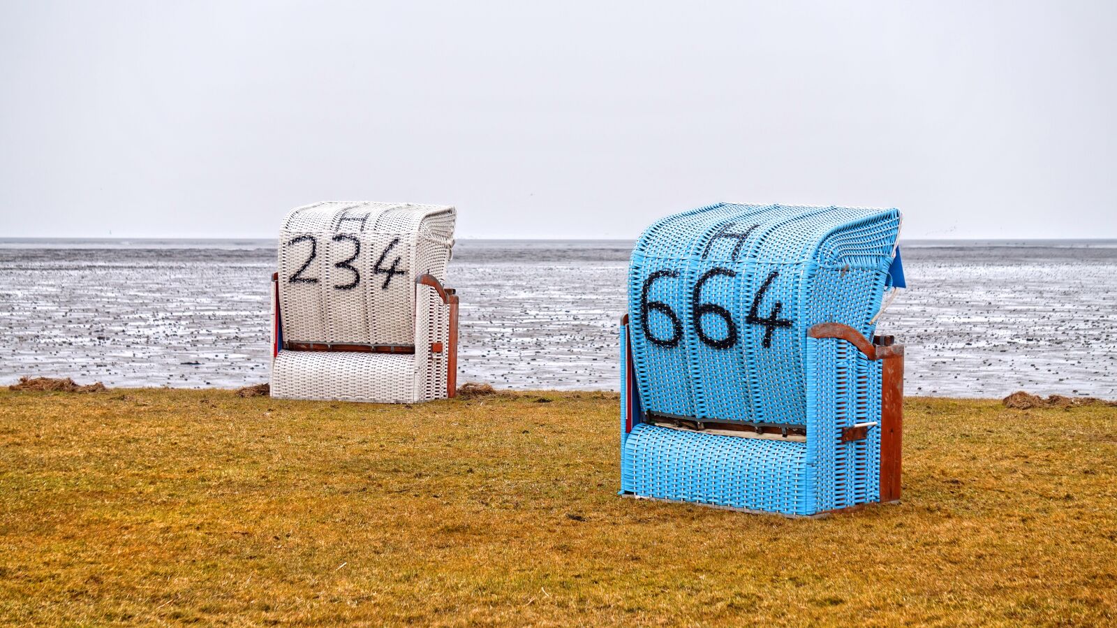 Sony Alpha a5000 (ILCE 5000) + Sony E 55-210mm F4.5-6.3 OSS sample photo. North sea, beach chair photography