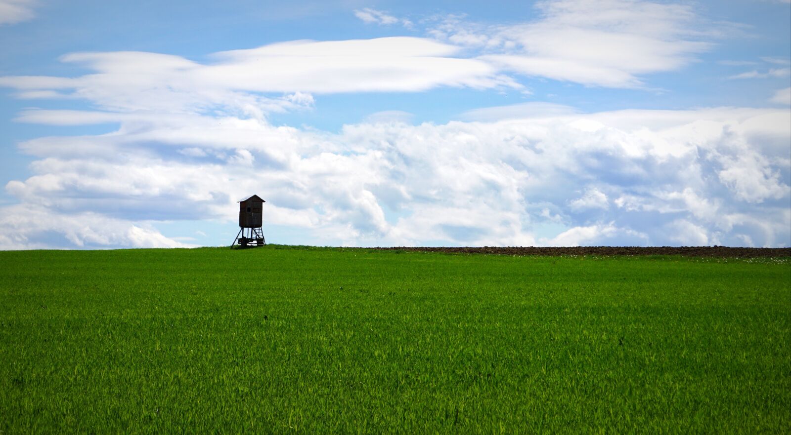 Sony E 55-210mm F4.5-6.3 OSS sample photo. Hunter was, horizon, clouds photography