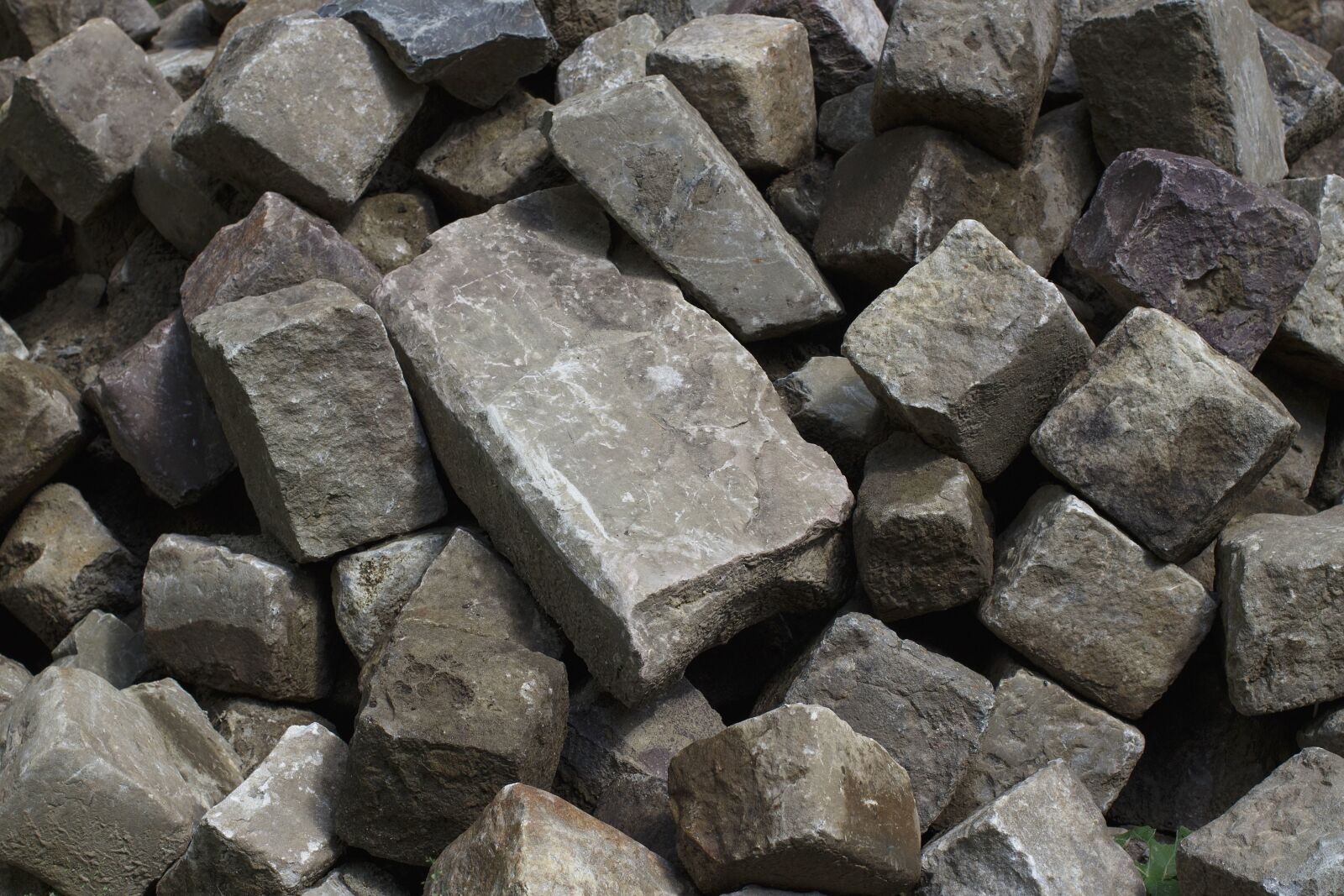 Canon EOS 100D (EOS Rebel SL1 / EOS Kiss X7) sample photo. Stone, texture, material, cube photography