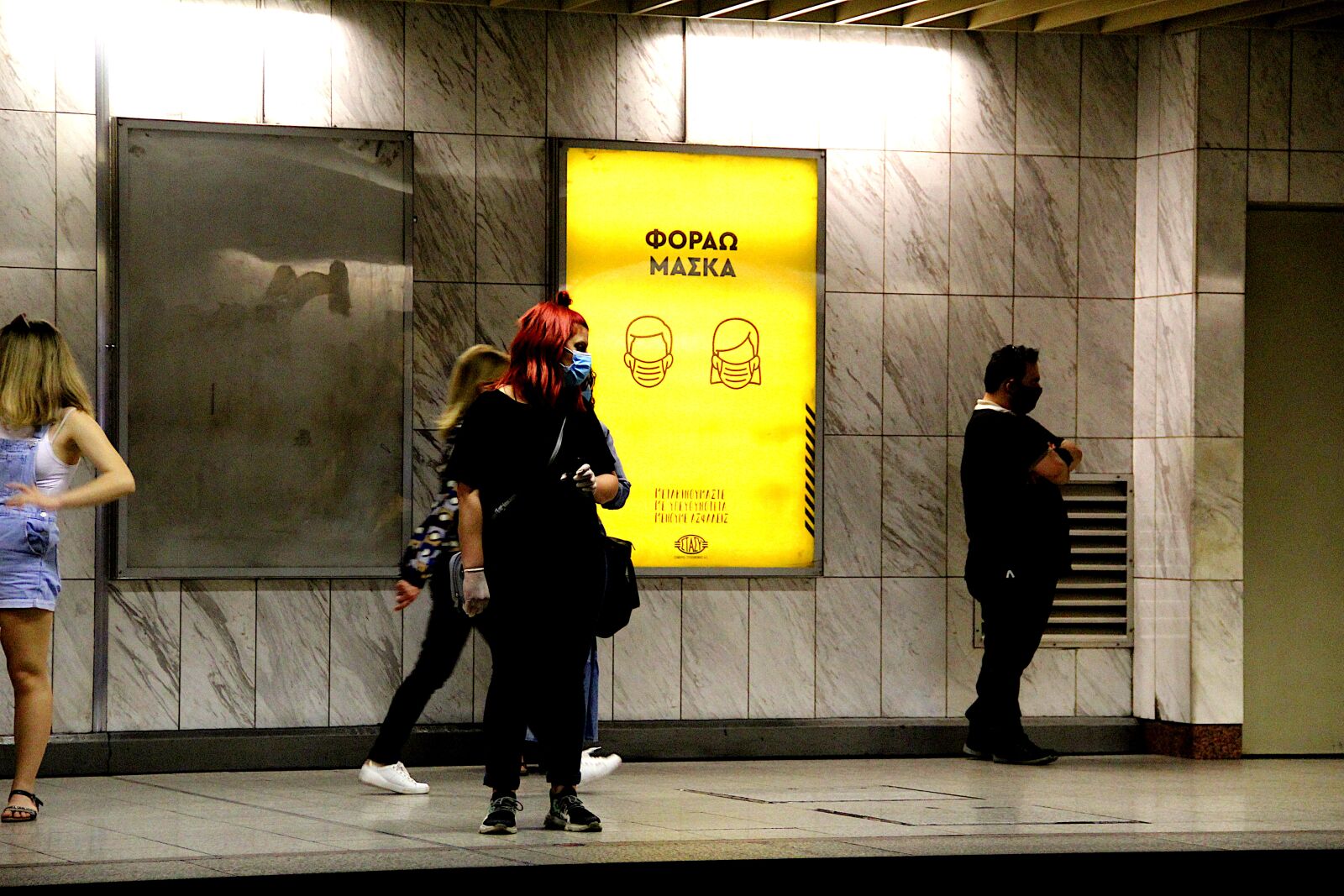 Canon EOS 4000D (EOS Rebel T100 / EOS 3000D) sample photo. Facemask, metro, virus photography