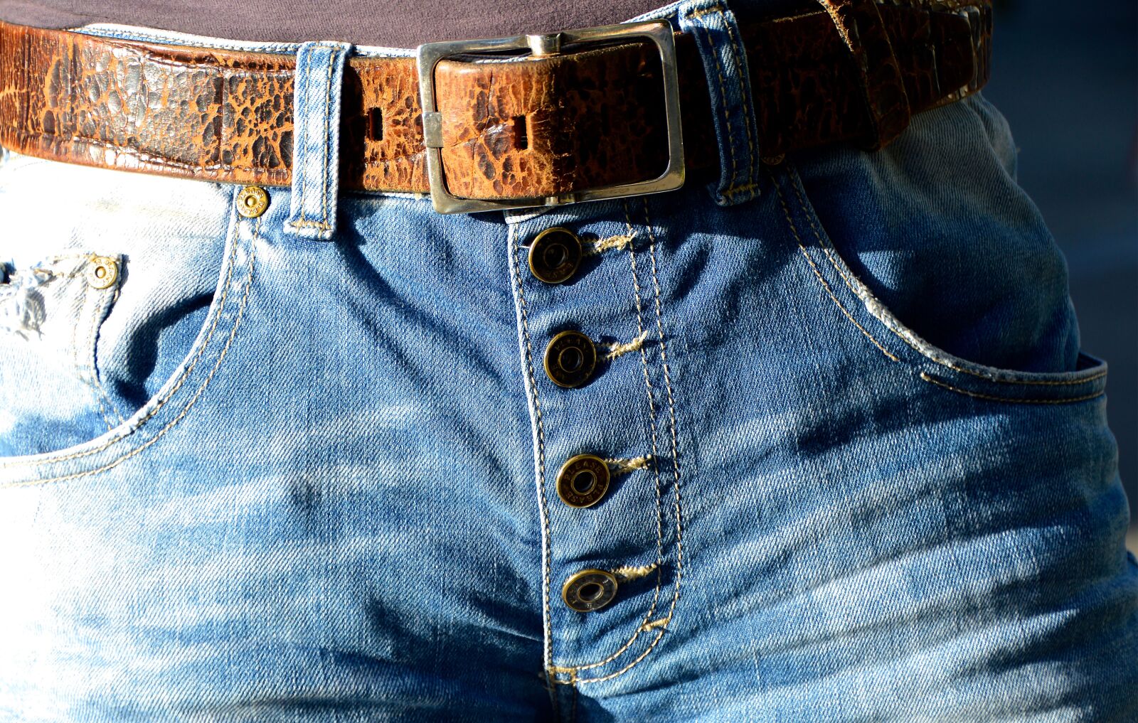 Nikon D3200 sample photo. Belts, buckle, jeans photography