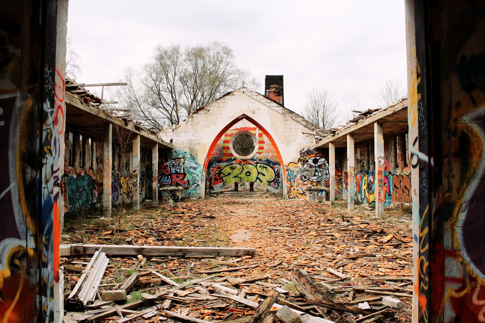 Canon EOS 700D (EOS Rebel T5i / EOS Kiss X7i) sample photo. Destruction, destroyed, lapsed photography