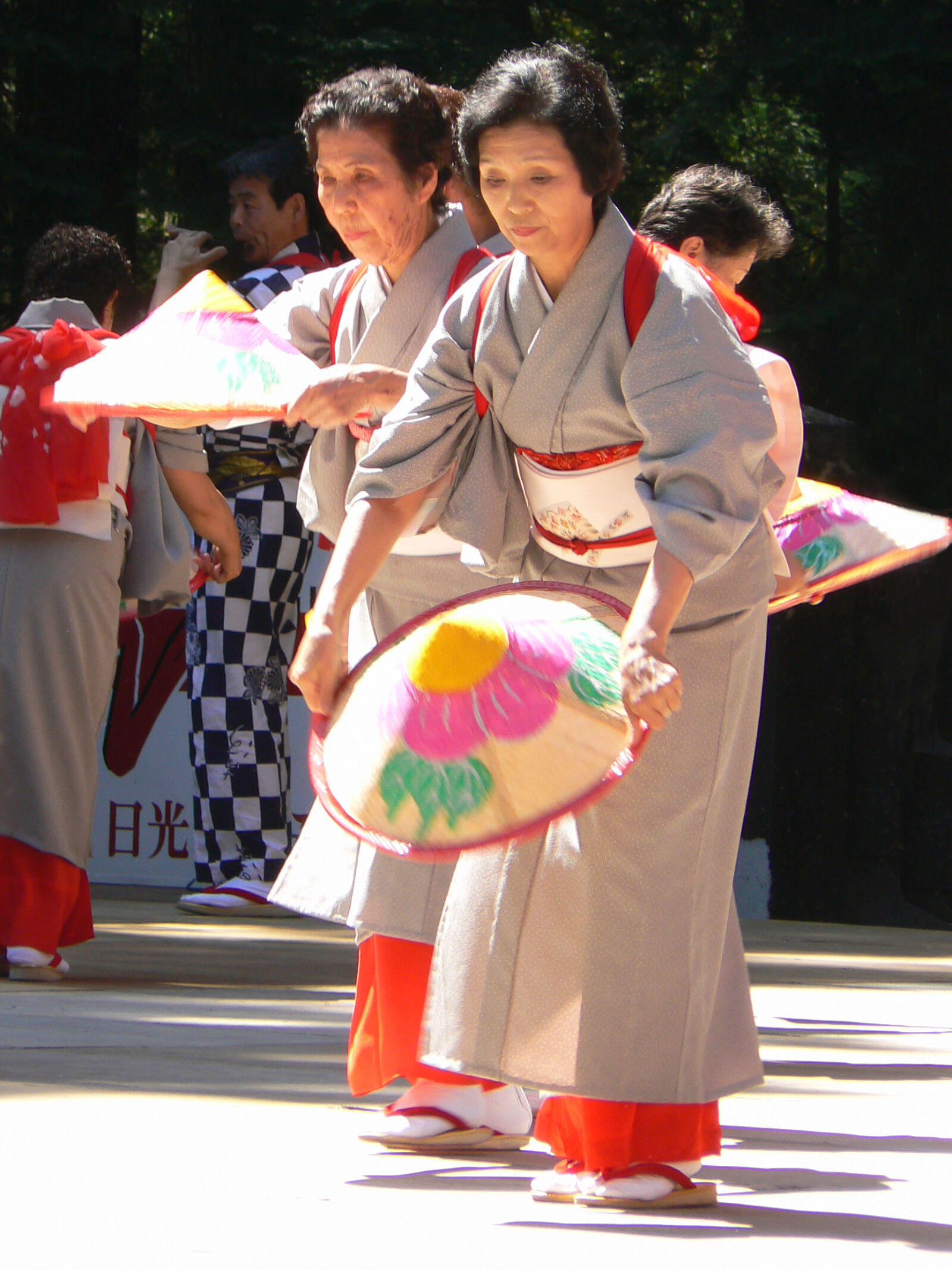 Panasonic DMC-FZ7 sample photo. Dancing, festival, japan, kimono photography