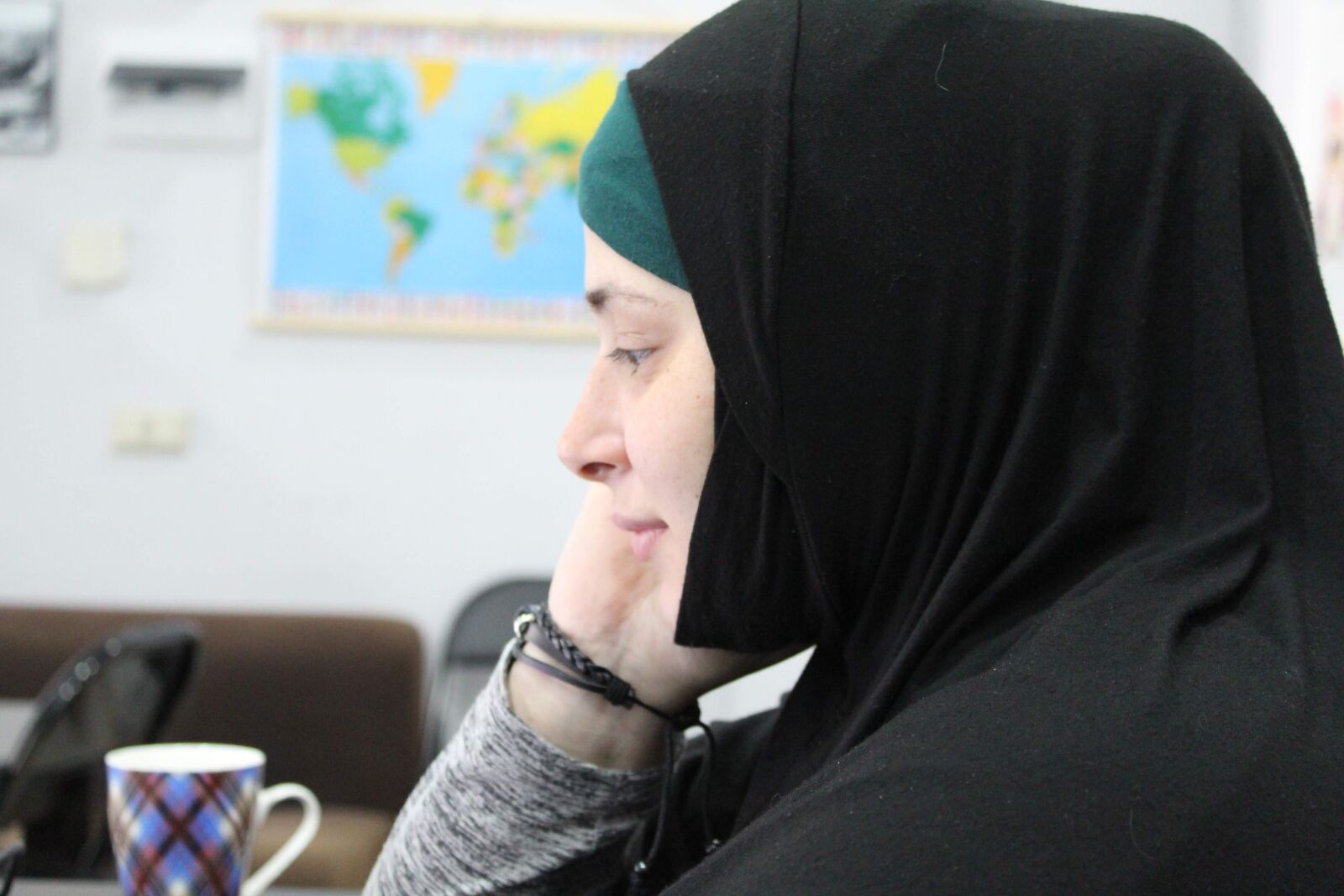 Canon EOS 1300D (EOS Rebel T6 / EOS Kiss X80) sample photo. Muslim girl, muslimah, girl photography