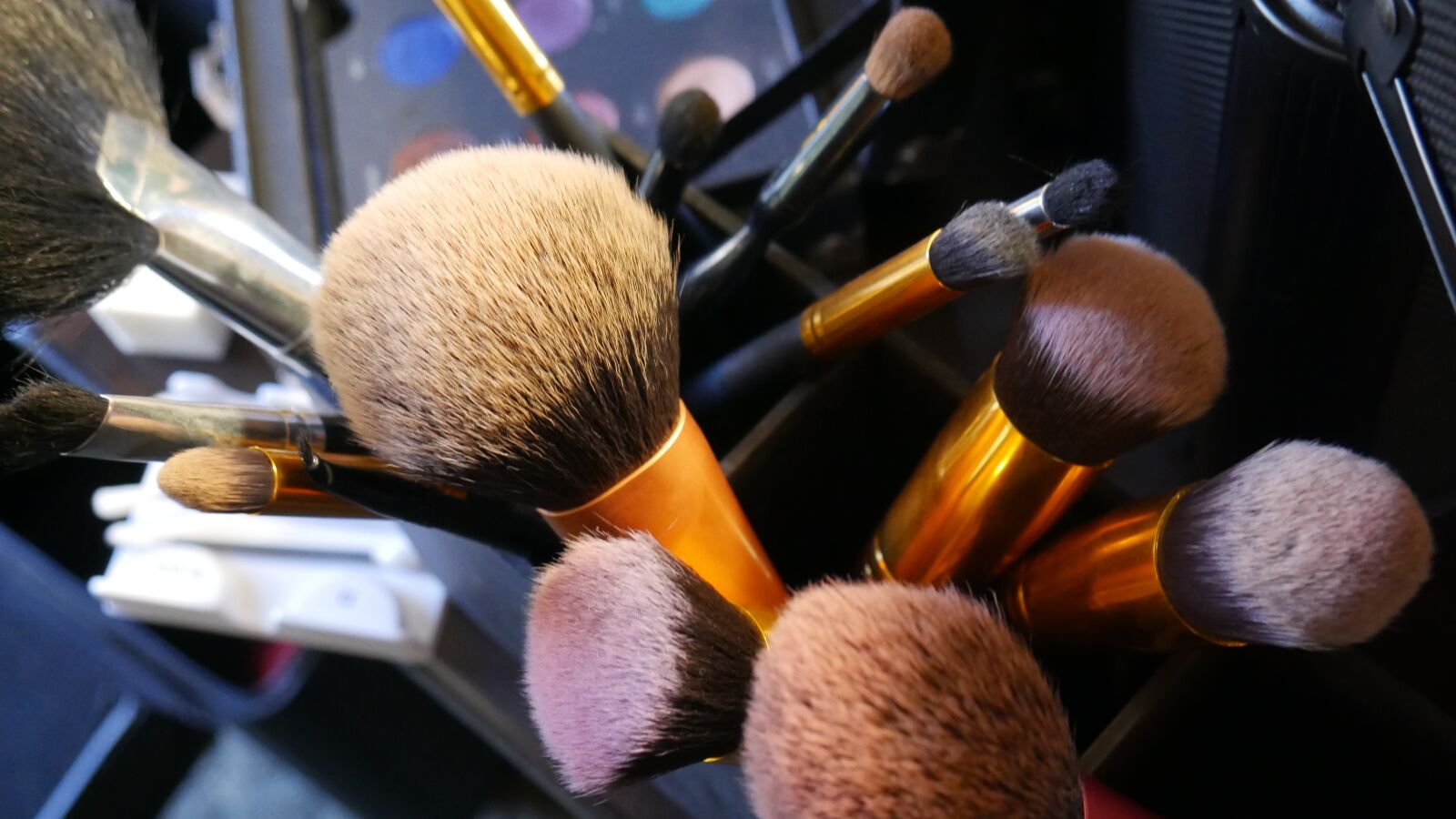 Panasonic Lumix DMC-G7 sample photo. Makeup, brushes, cosmetic photography