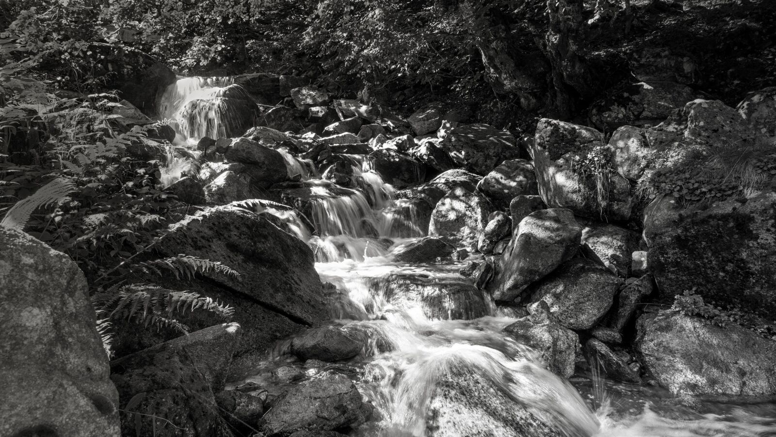 Sony Vario-Tessar T* E 16-70mm F4 ZA OSS sample photo. Nature, waterfall, landscape photography