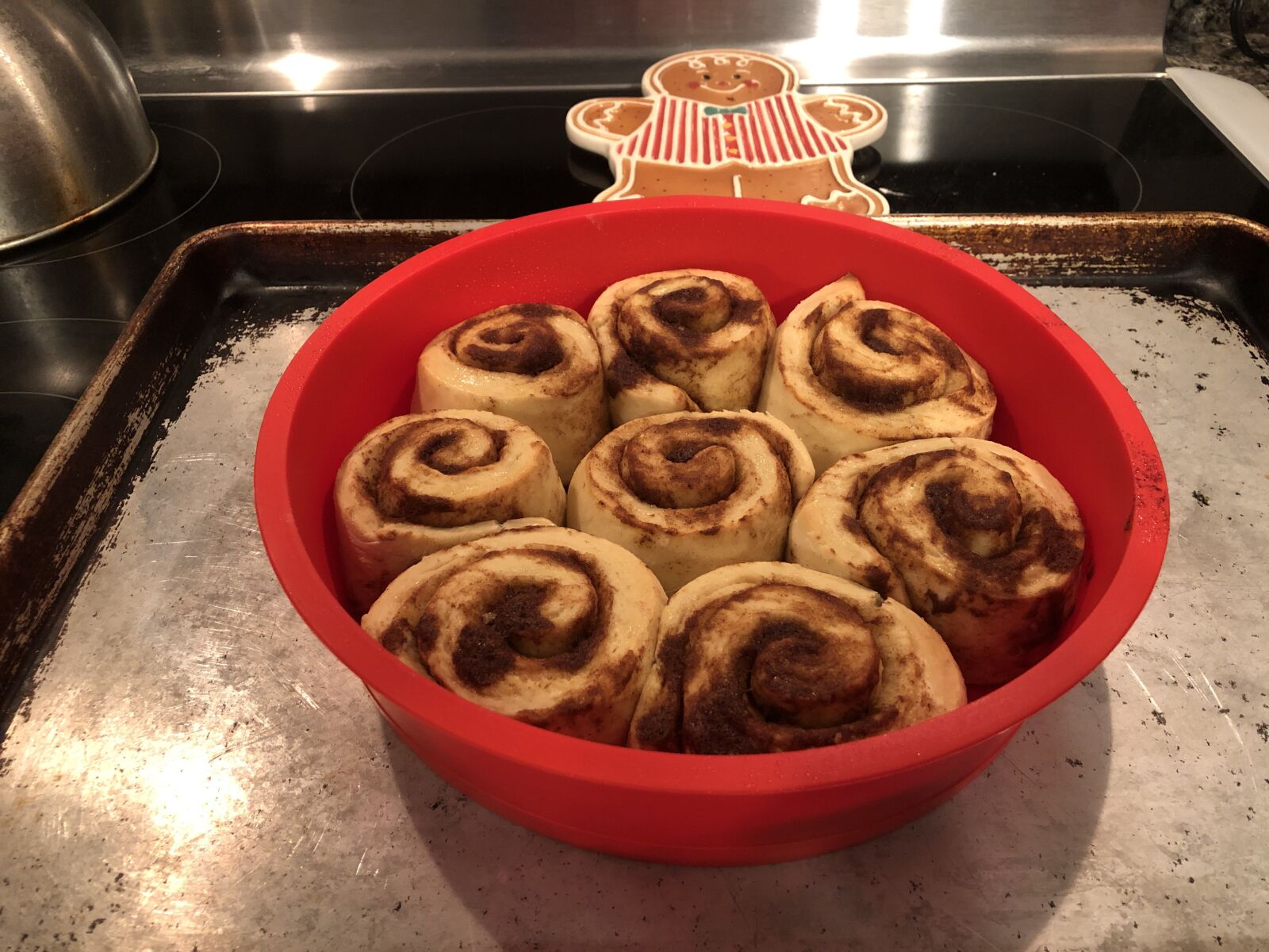 iPhone 8 back camera 3.99mm f/1.8 sample photo. Cinnamon rolls, homemade, delicious photography