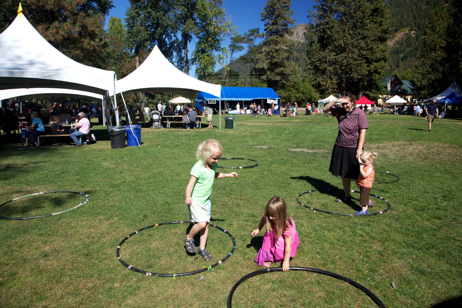 Canon EOS 5D Mark II sample photo. Festival, hulu, hoop, children photography